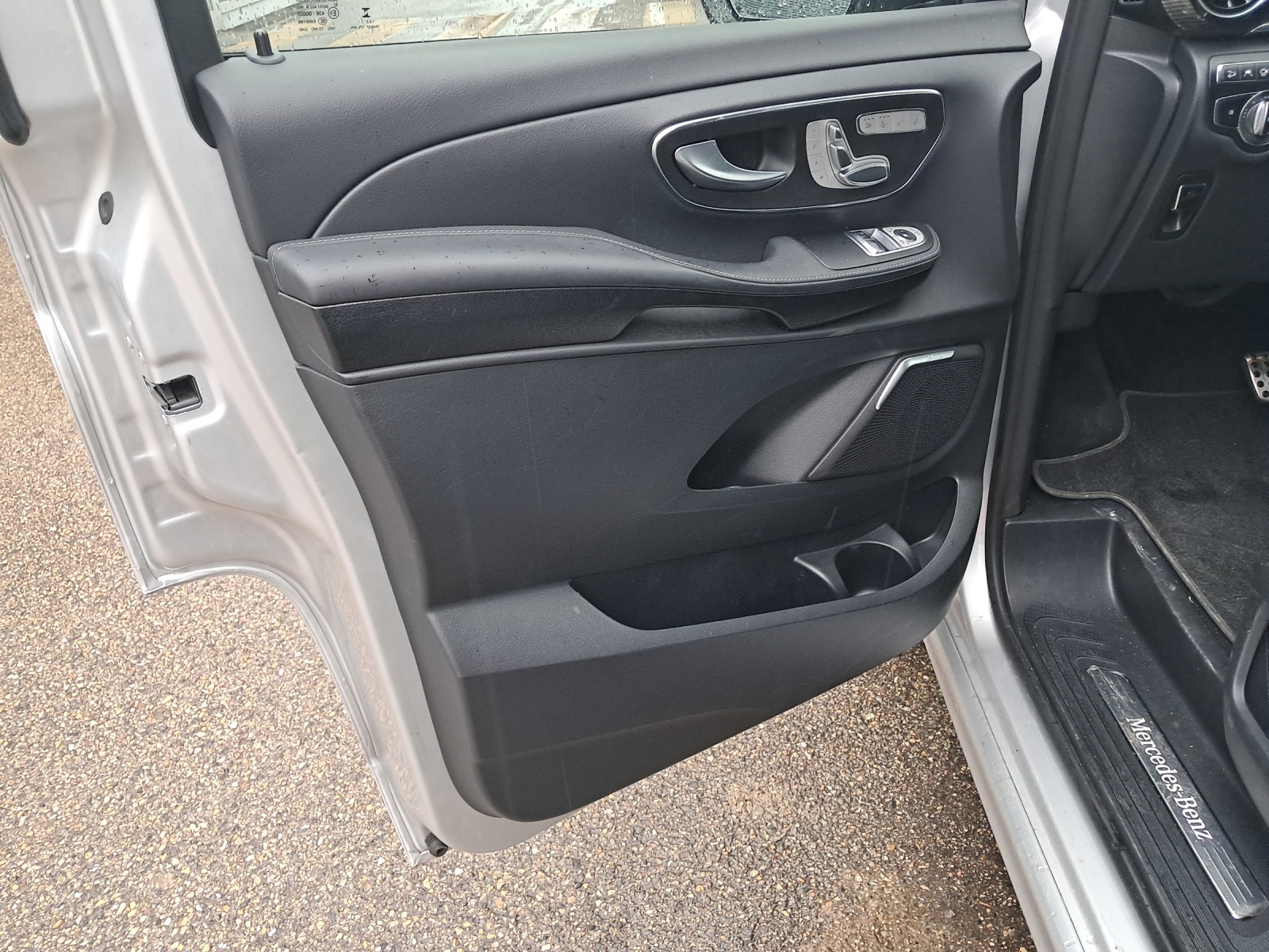 Image MERCEDES-BENZ V-300 V 300 d lang Swiss Edition 4Matic 9G-Tronic