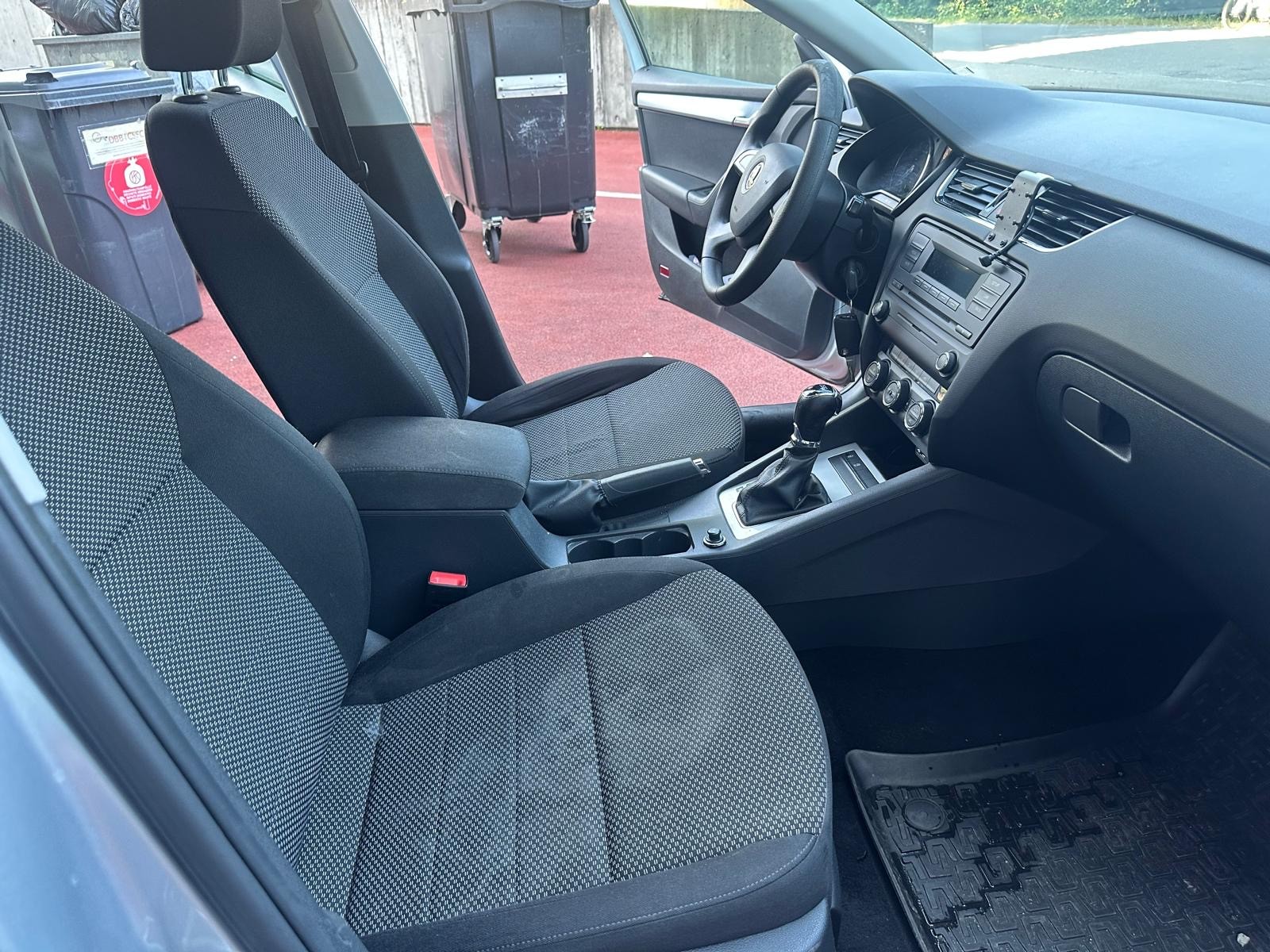 SKODA Octavia Combi 1.8 TSI Ambition 4x4 DSG-image-6