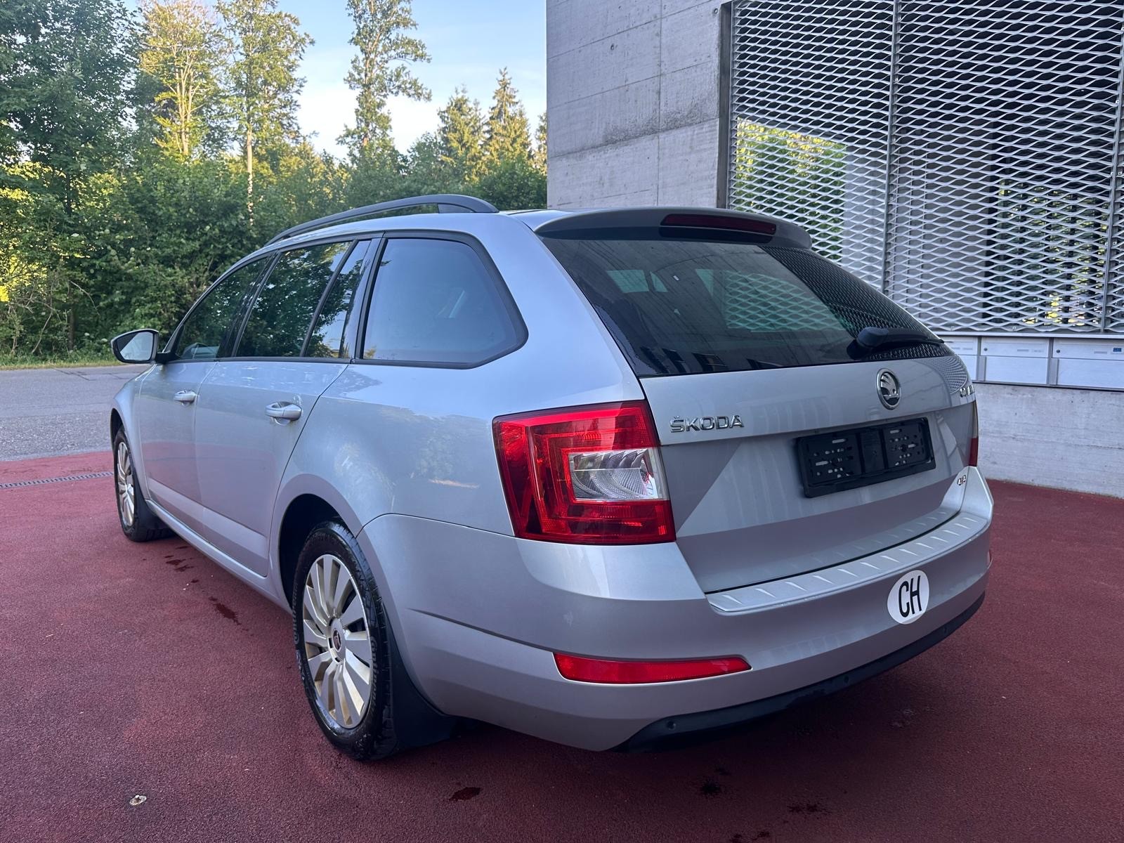 SKODA Octavia Combi 1.8 TSI Ambition 4x4 DSG-image-3