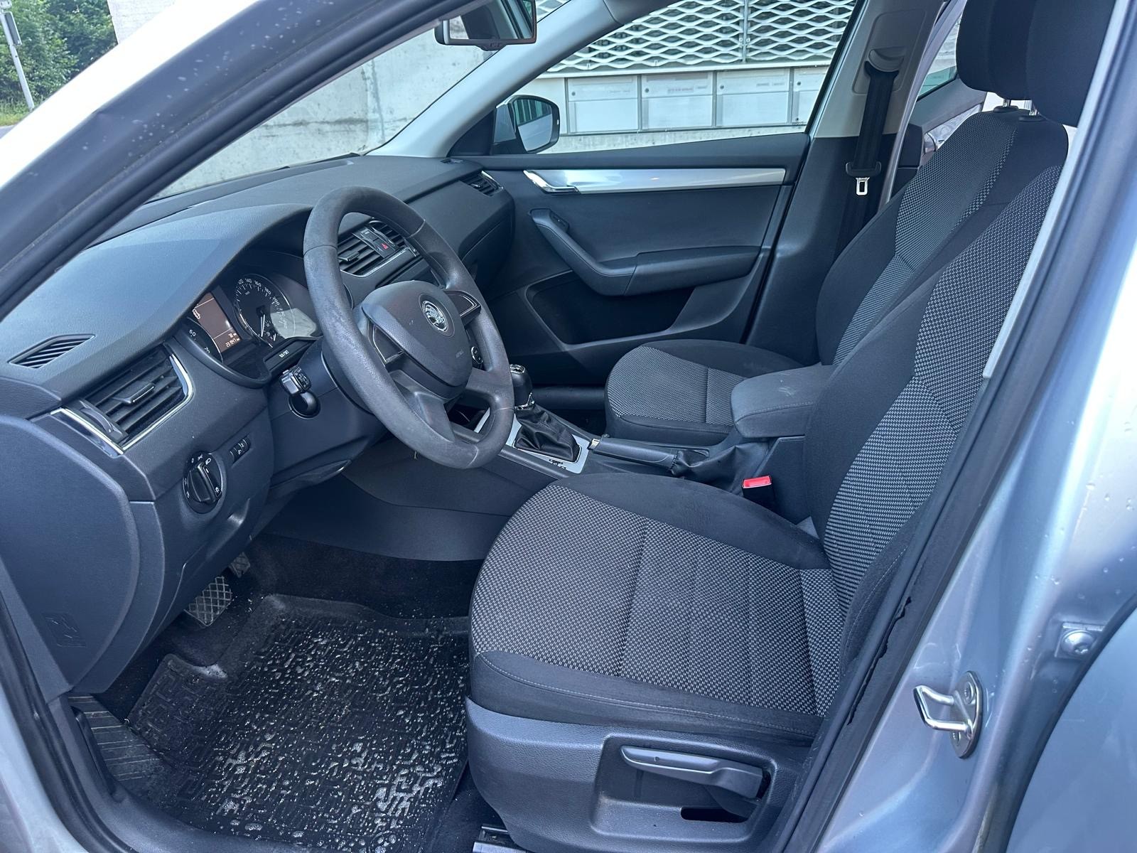 SKODA Octavia Combi 1.8 TSI Ambition 4x4 DSG-image-5