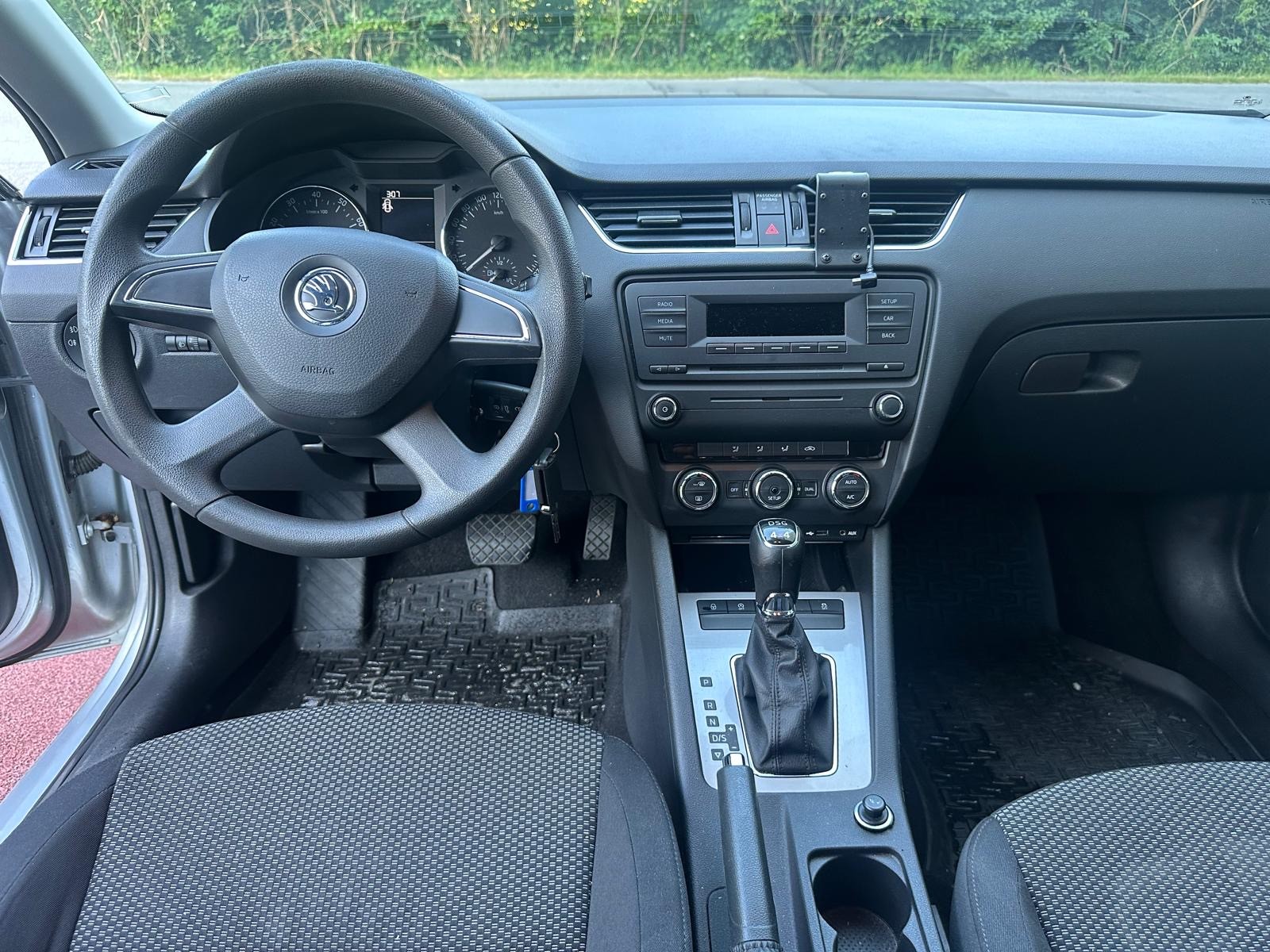 SKODA Octavia Combi 1.8 TSI Ambition 4x4 DSG-image-7