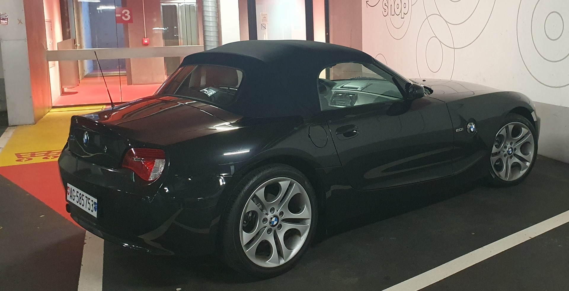 BMW Z4 2.0i Roadster-image-13