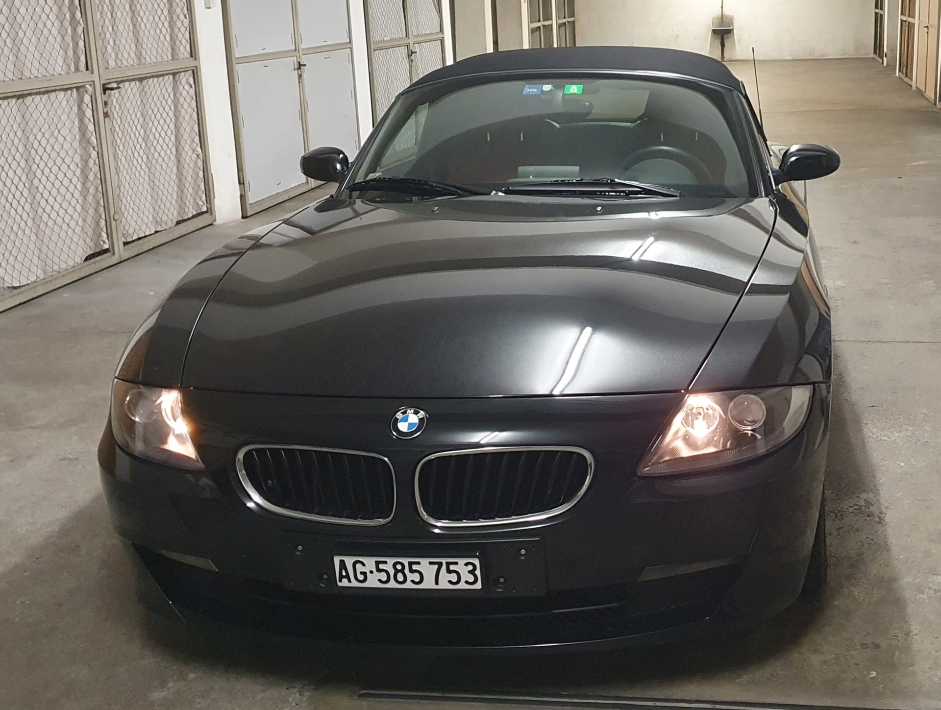BMW Z4 2.0i Roadster-image-17
