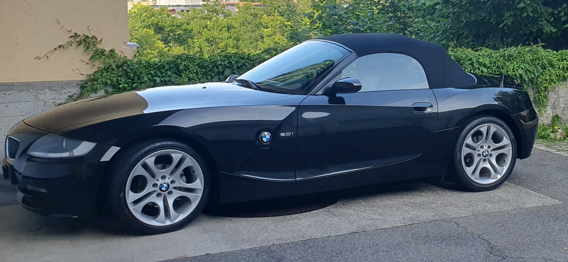 BMW Z4 2.0i Roadster-image-1