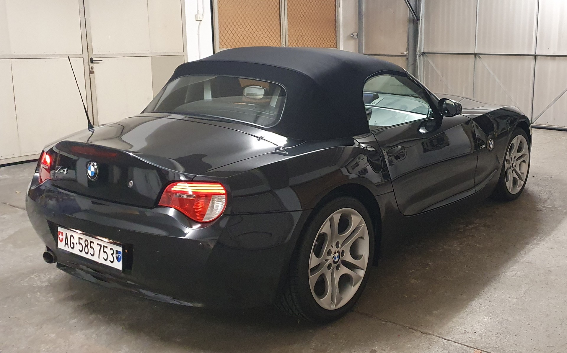 BMW Z4 2.0i Roadster-image-16