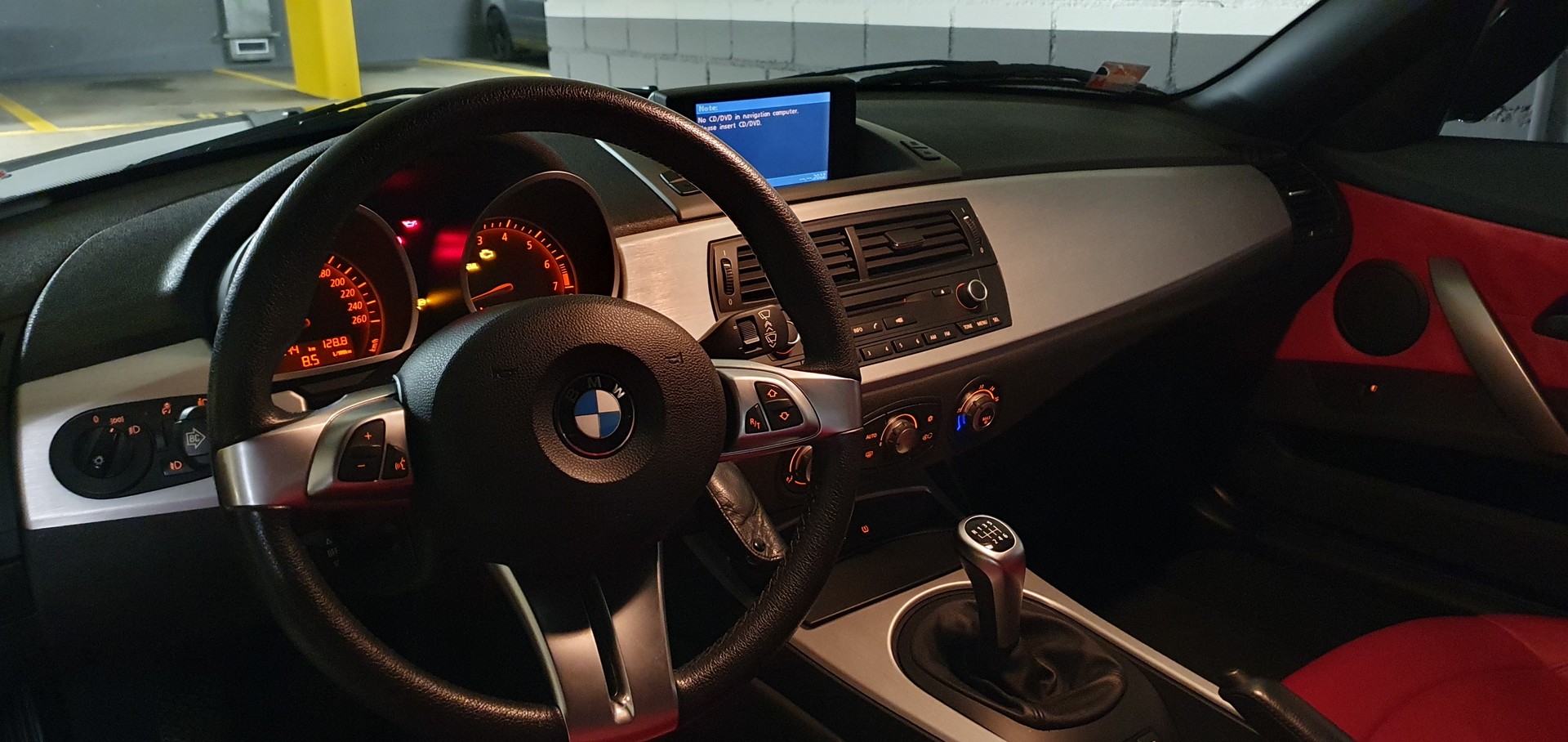 BMW Z4 2.0i Roadster-image-8