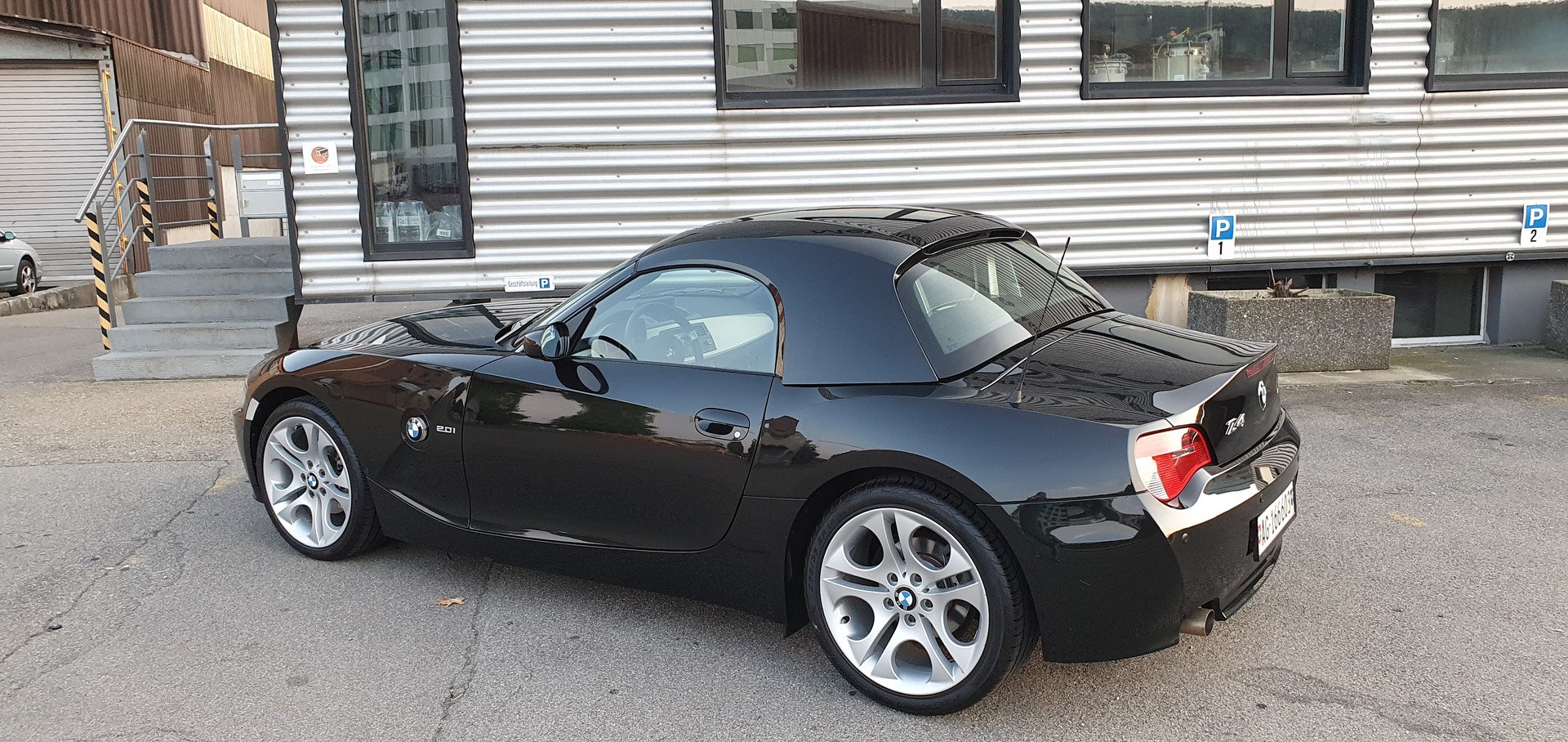 BMW Z4 2.0i Roadster-image-12