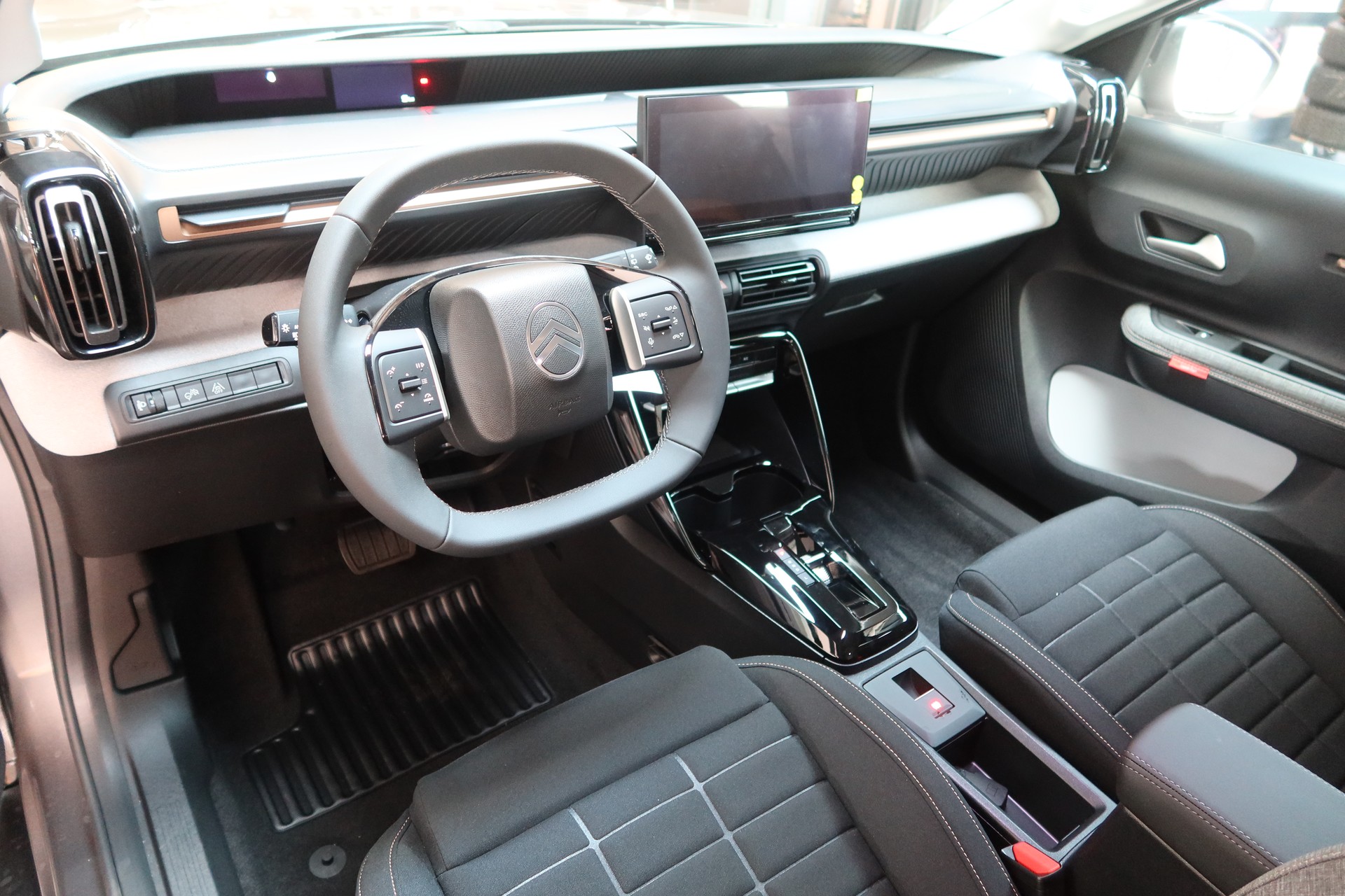 CITROEN C3 Aircross 1.2 MH You+-image-8