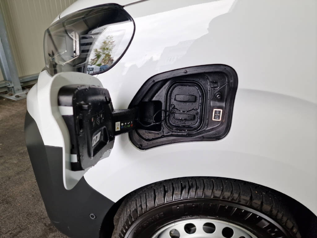 PEUGEOT e-Expert Kaw. Long 75 kWh 136 PS Premium-image-11
