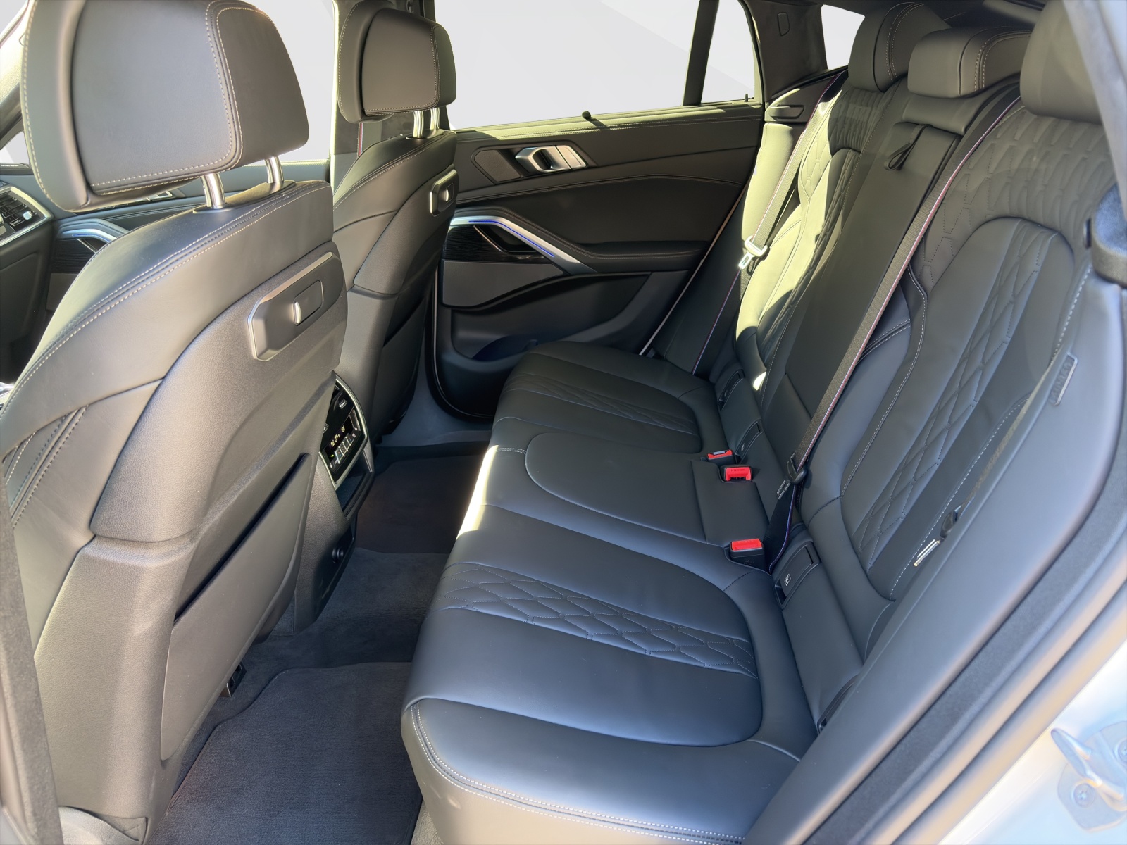 BMW X6 M60i xDrive-image-13