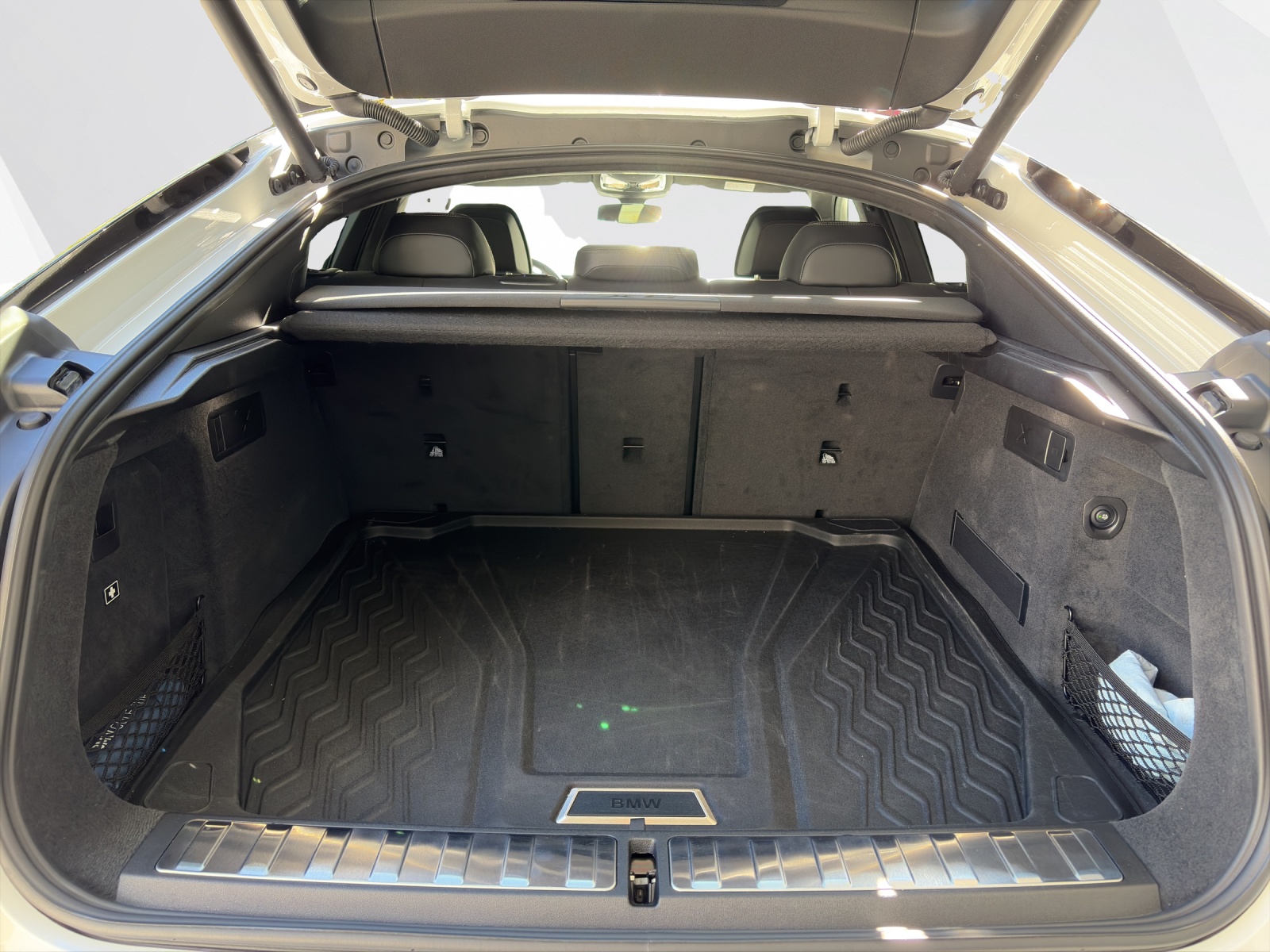 BMW X6 M60i xDrive-image-14