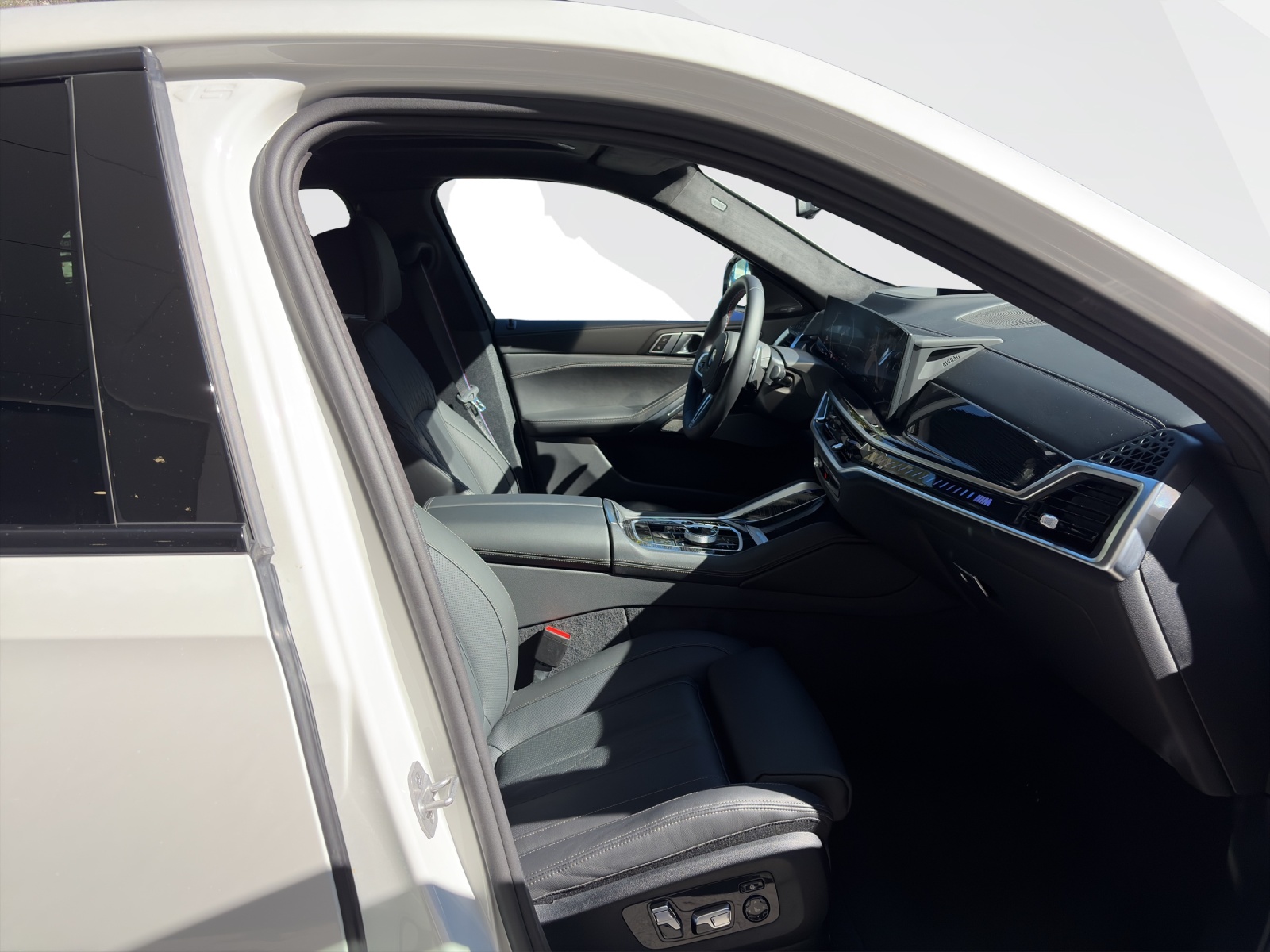 BMW X6 M60i xDrive-image-12