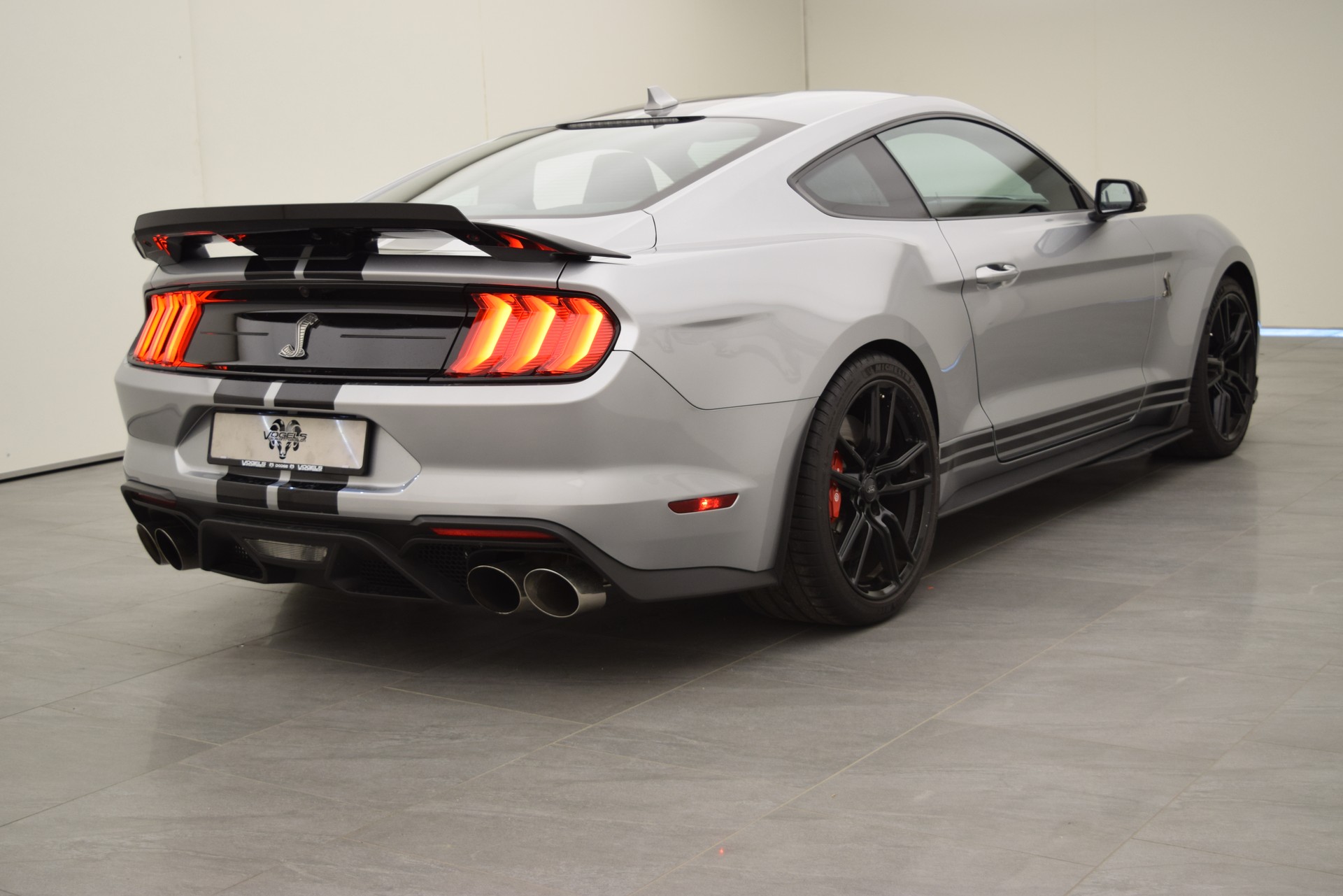FORD Mustang GT500 Shelby-image-5