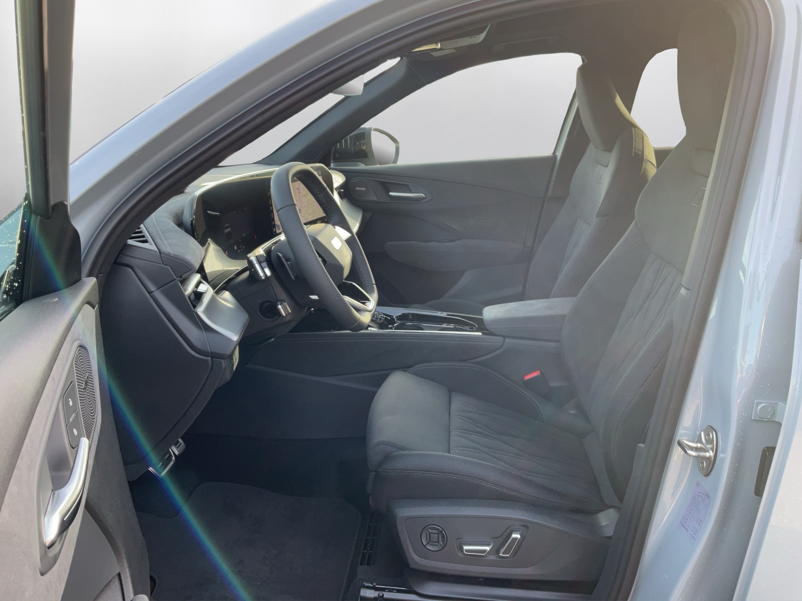 AUDI Q3 SUV 110 kW TFSI S tronic-image-9