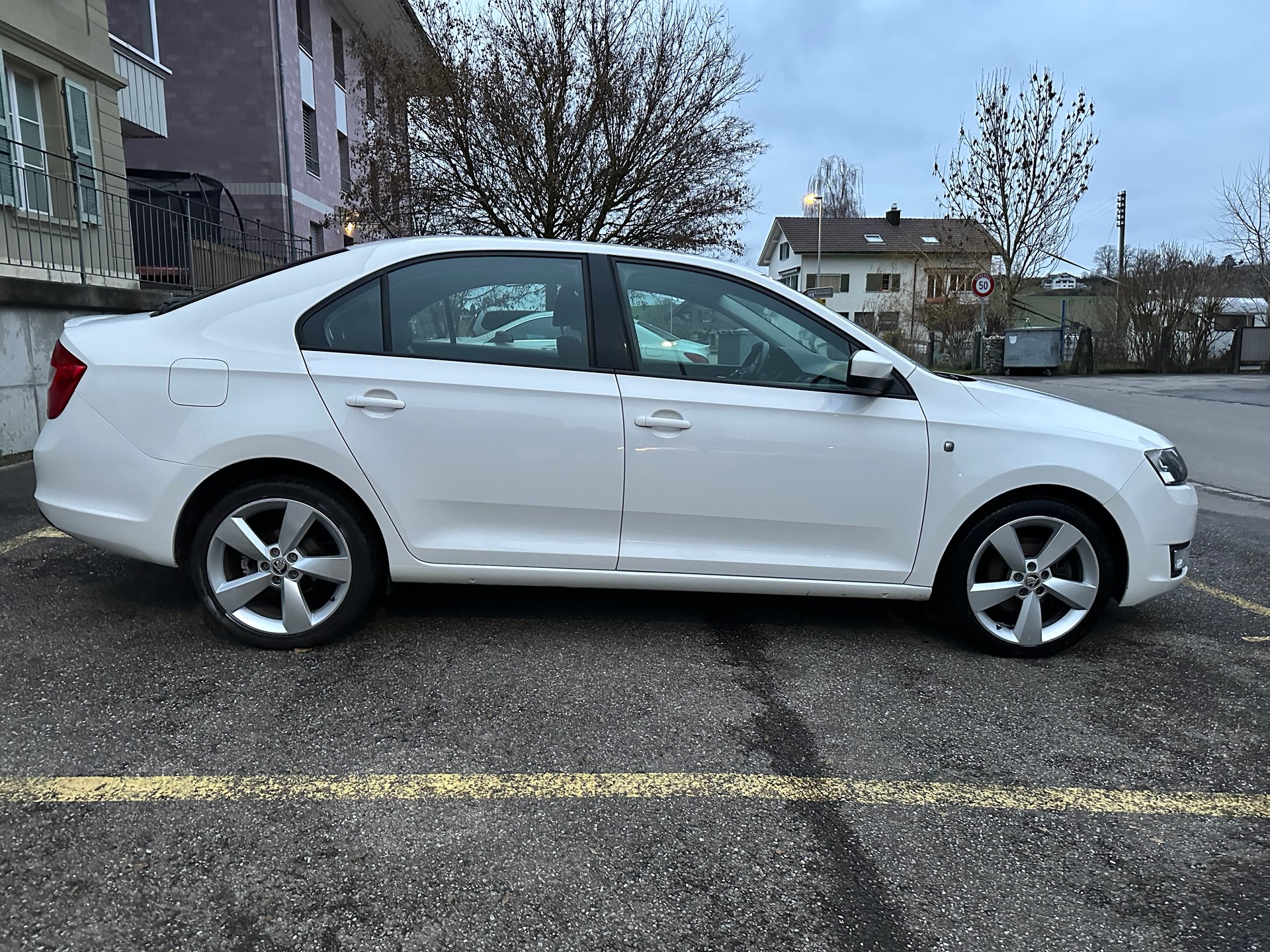 SKODA Rapid 1.4 TSI Elegance DSG-image-6