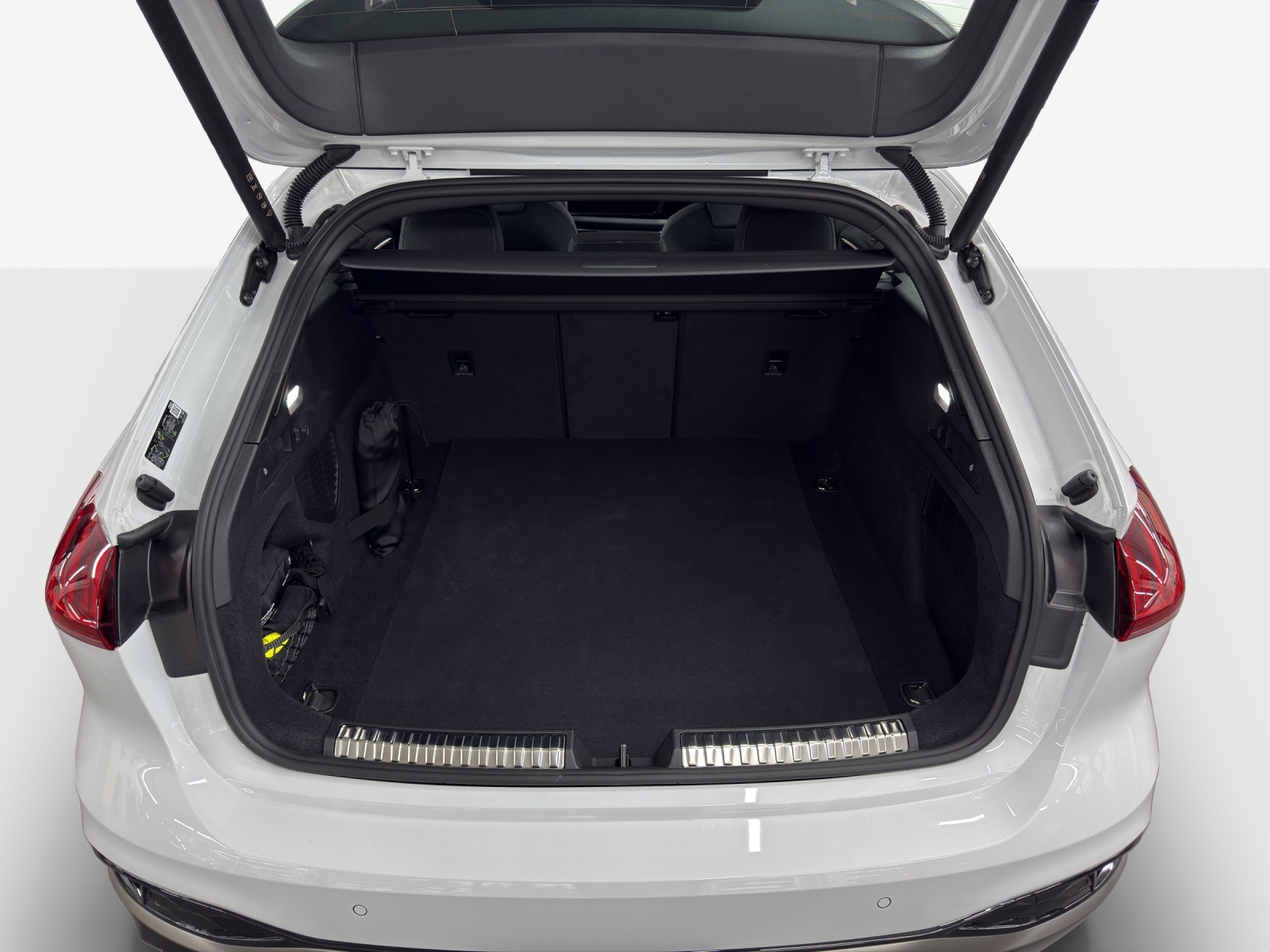 AUDI A5 Avant TDI quattro 150 kW Attraction S tronic-image-12