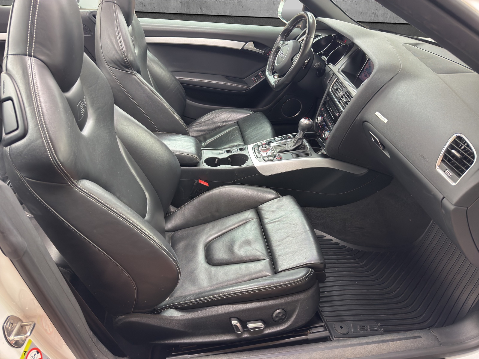 AUDI S5 Cabrio 3.0 TFSI quattro S-tronic-image-10