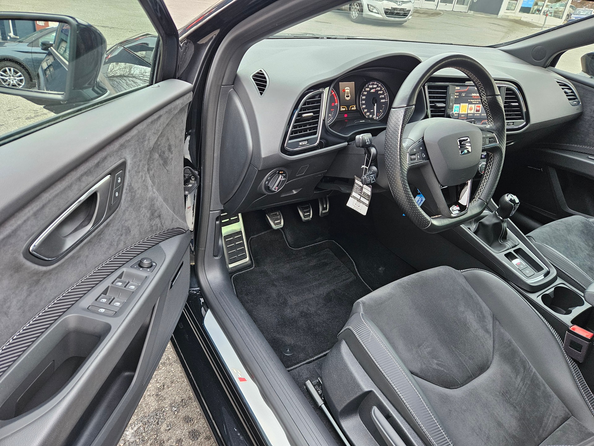SEAT Leon 2.0 TSI Cupra 300-image-13