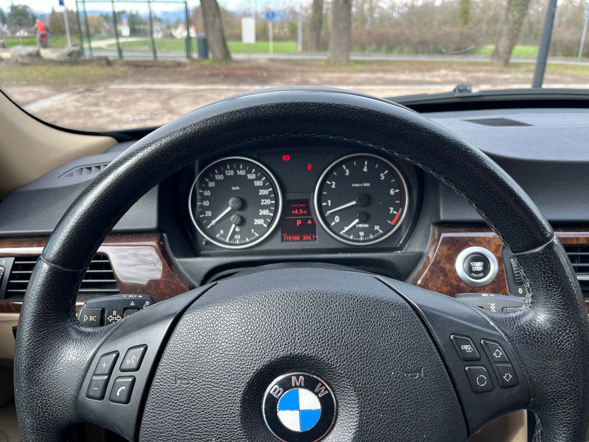 BMW 325xi 4x4-image-21