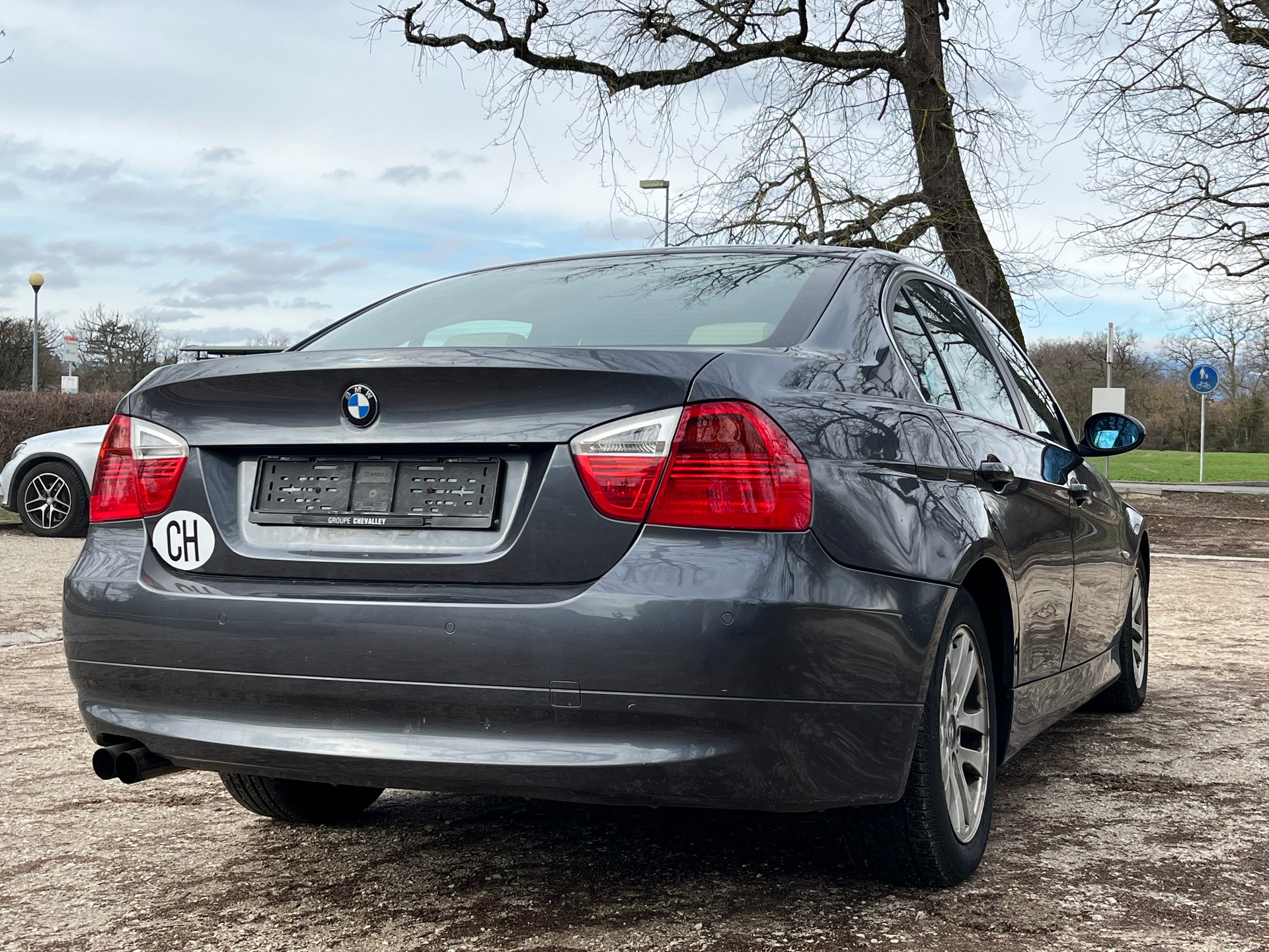 BMW 325xi 4x4-image-8