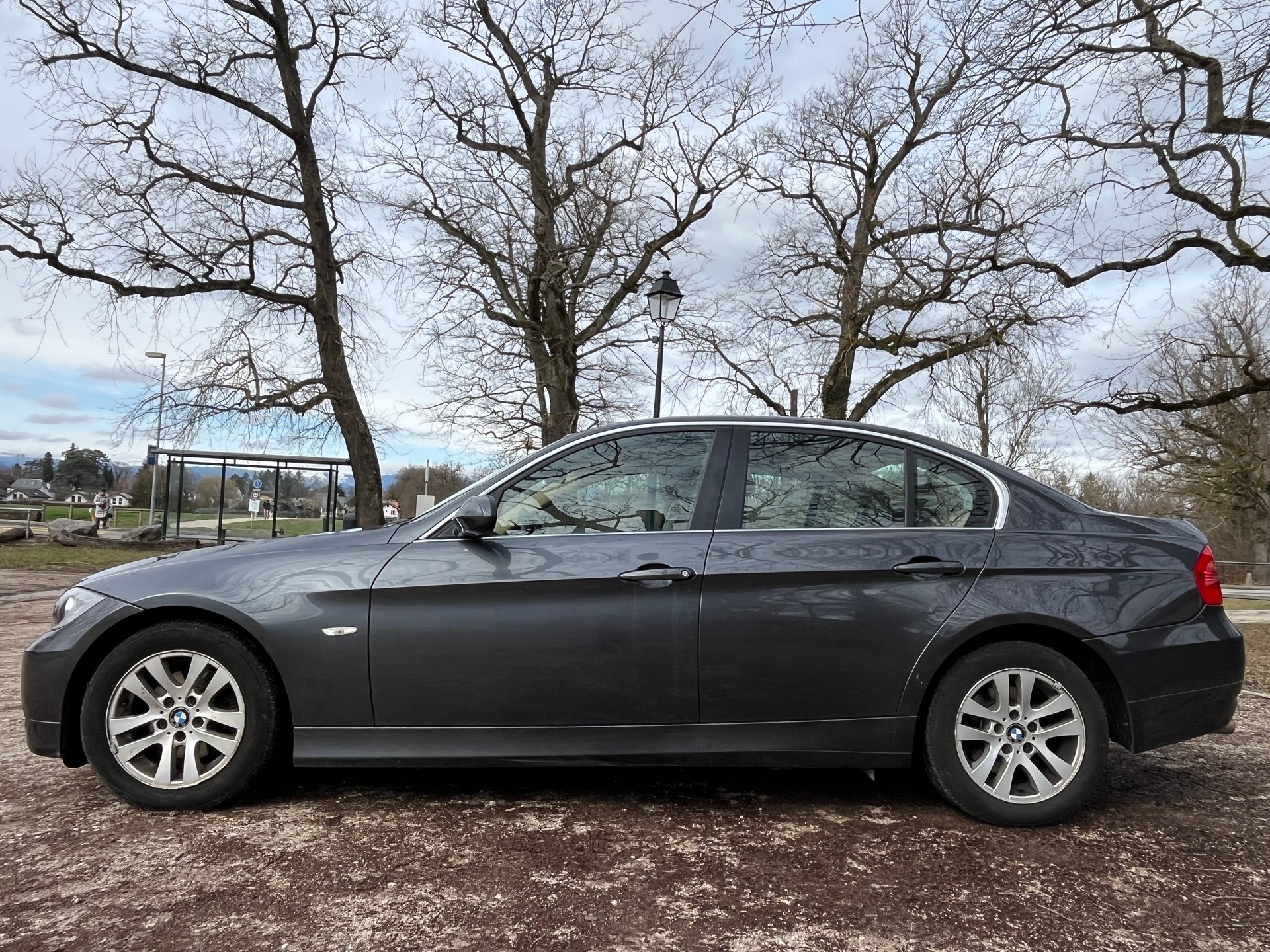 BMW 325xi 4x4-image-5