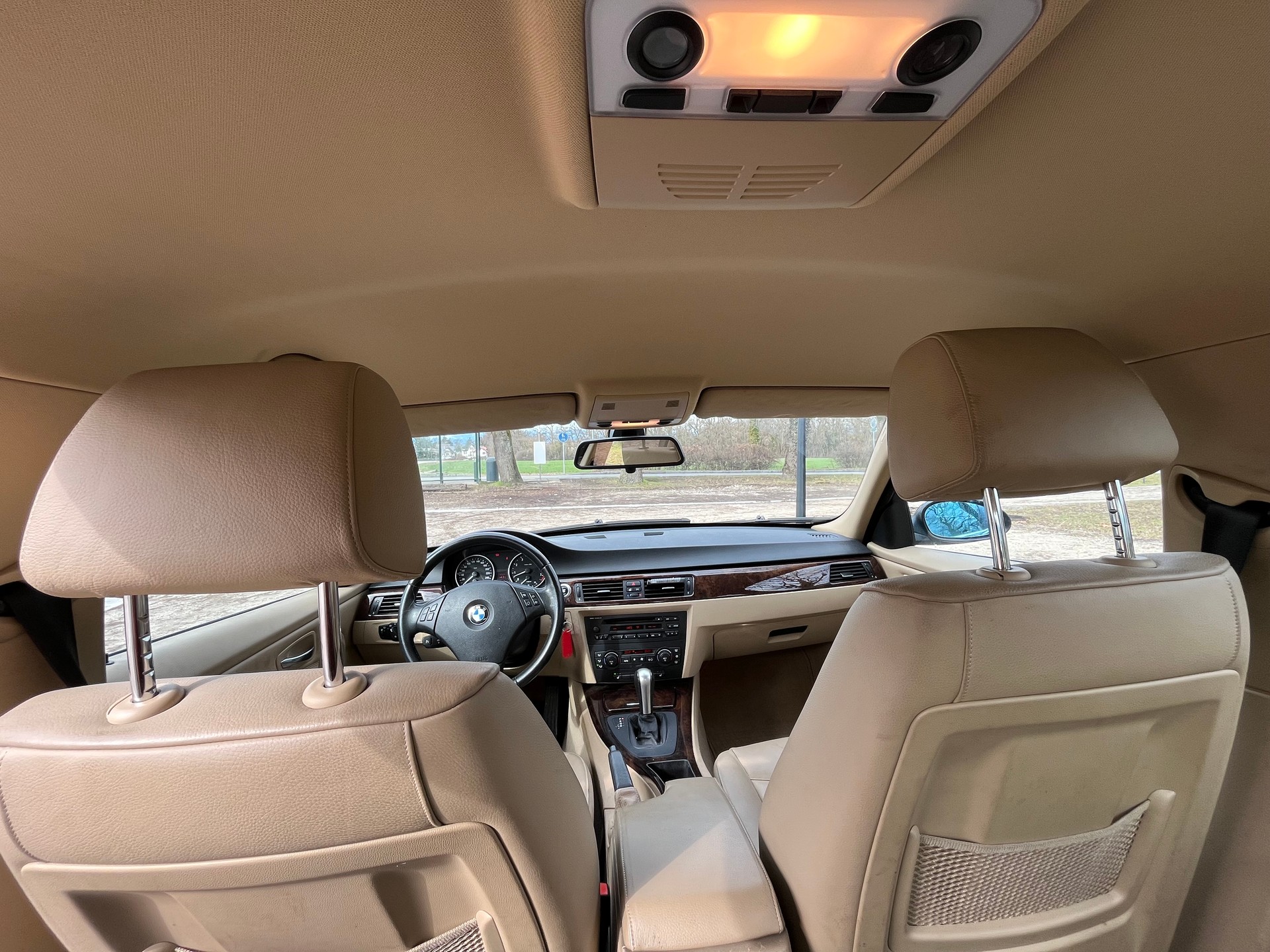 BMW 325xi 4x4-image-15