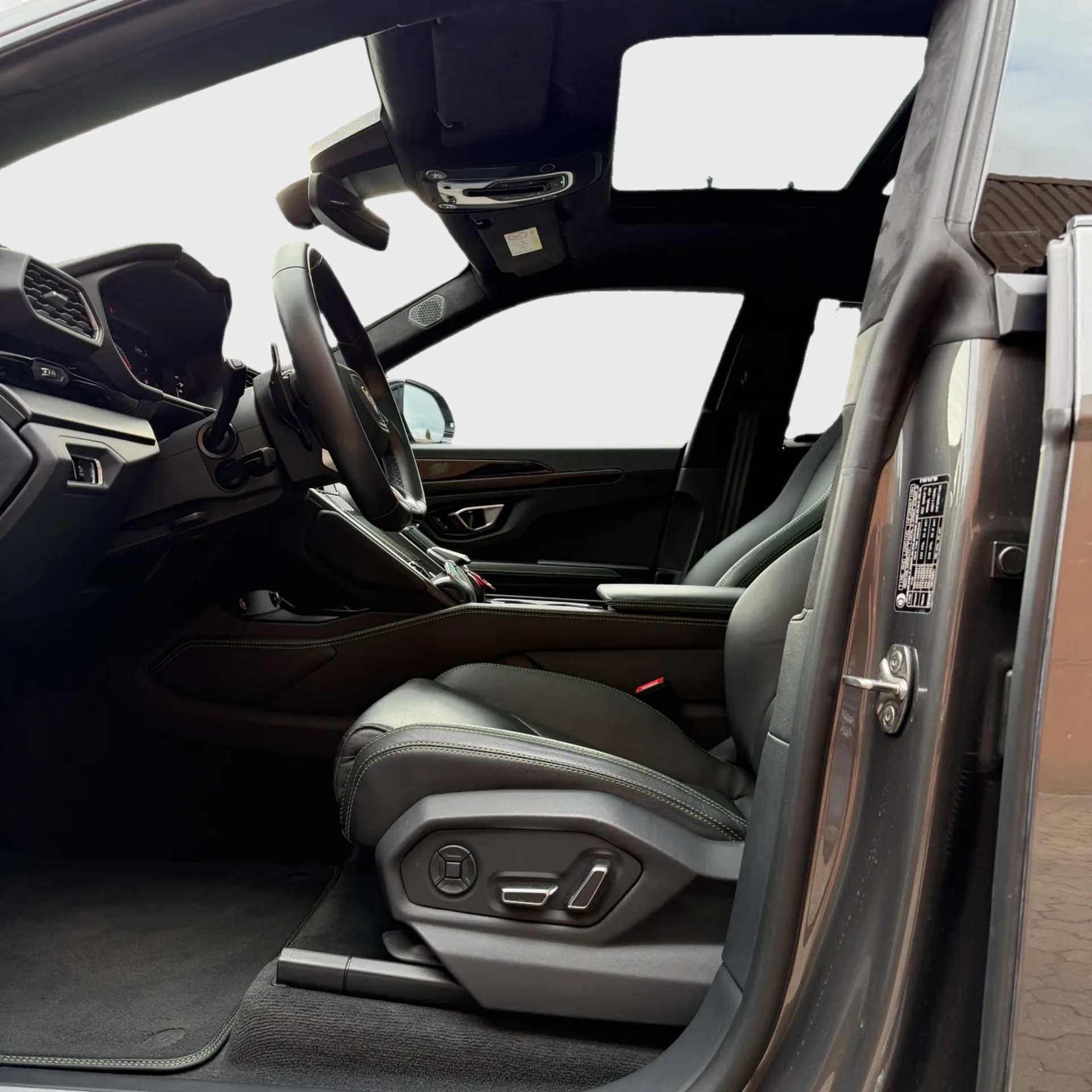 LAMBORGHINI Urus E-Gear-image-10
