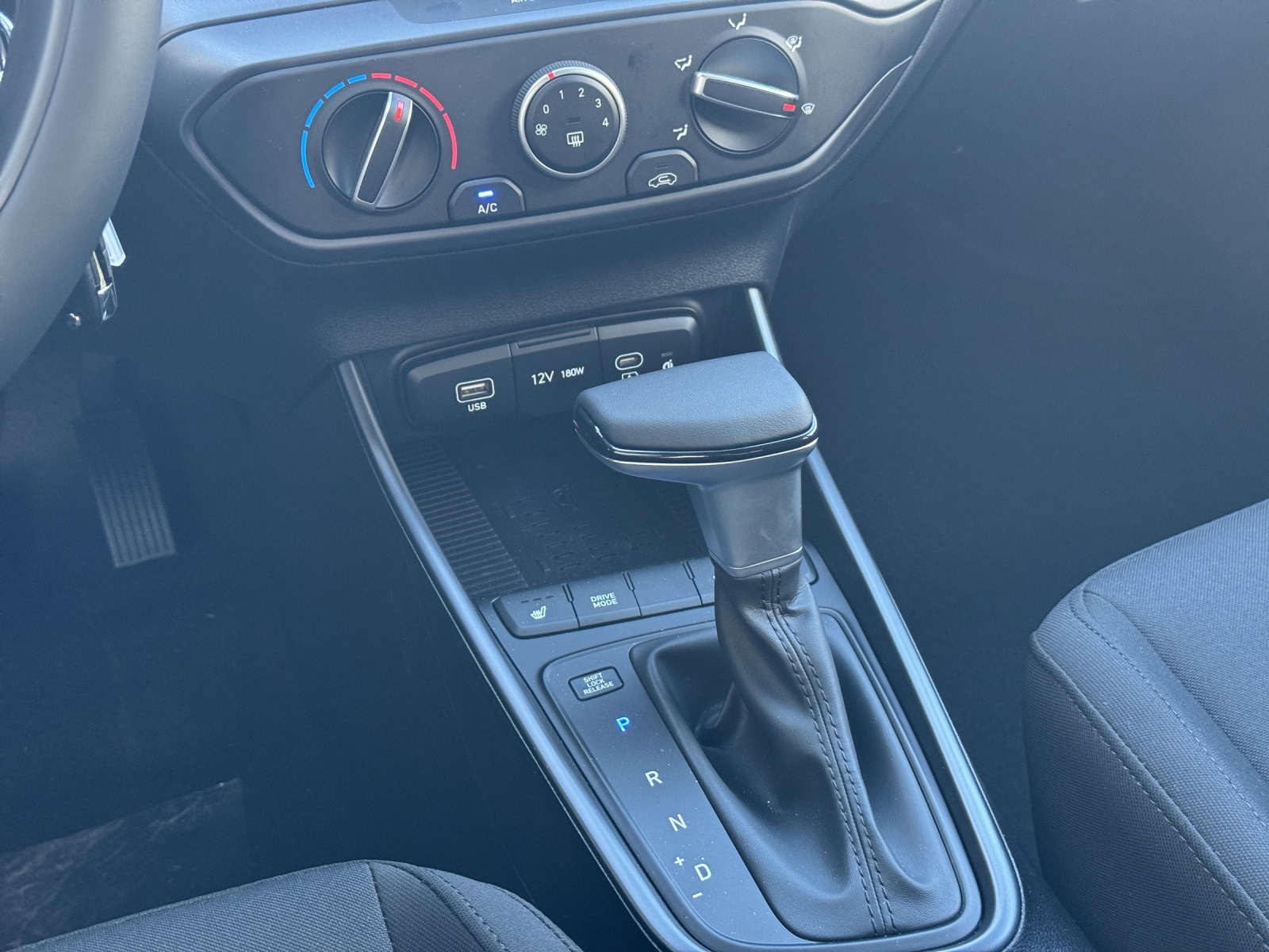 HYUNDAI i20 1.0 T-GDi Amplia Safety-Pack-image-9