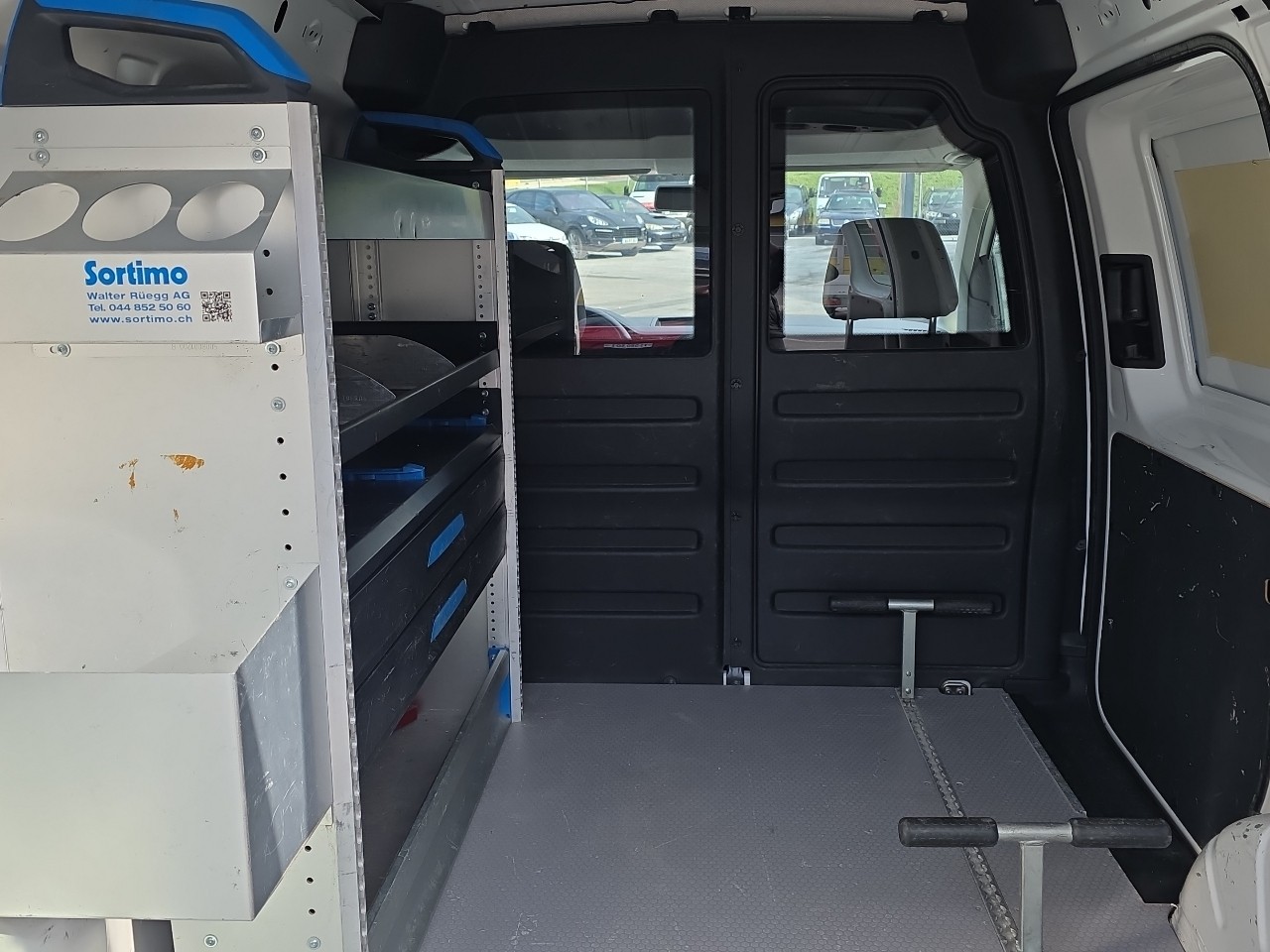 VW Caddy 2.0TDI 4Motion BlueMotion Technology-image-11