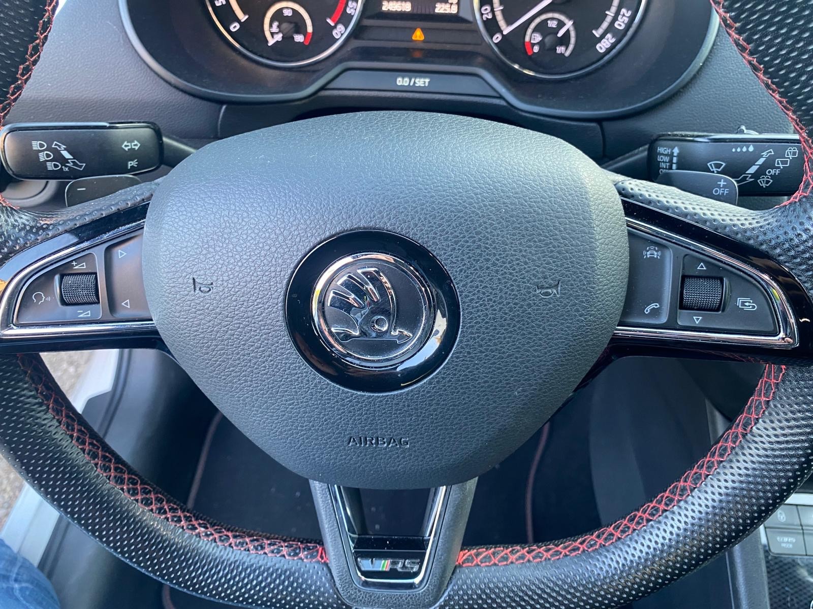 SKODA Octavia Combi 2.0 TDI RS DSG-image-8