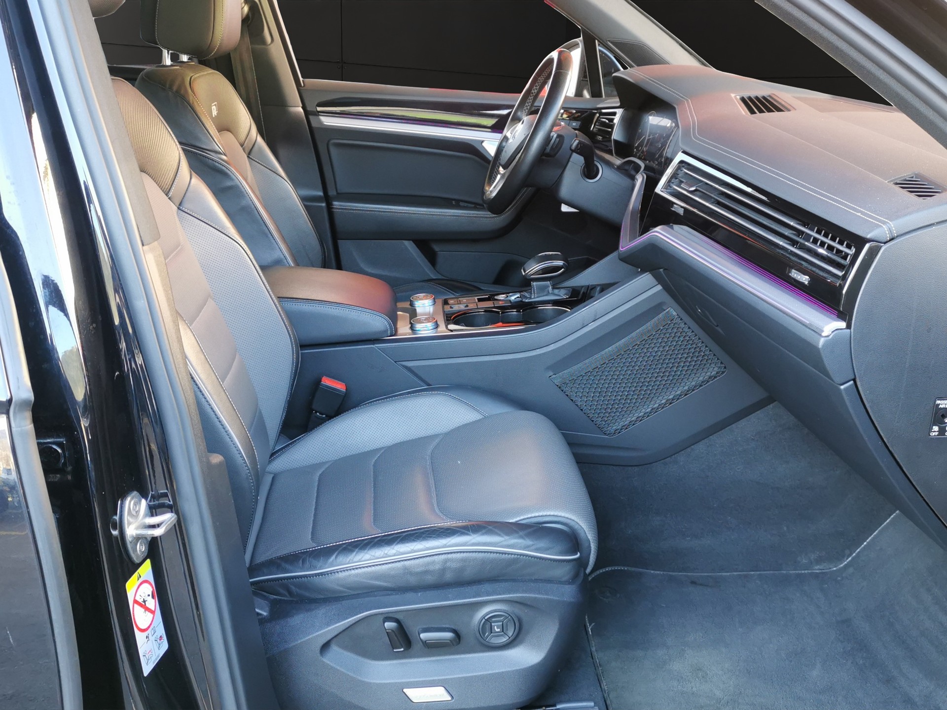 VW Touareg 4.0 V8 TDI R-Line Tiptronic-image-16