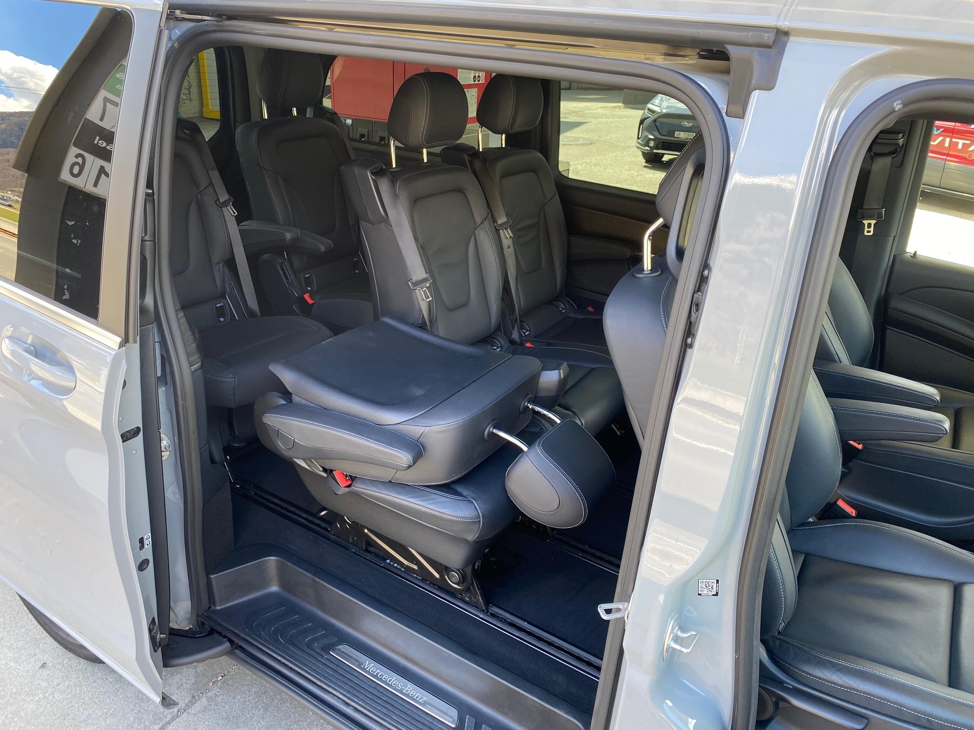 MERCEDES-BENZ V 250 d Avantgarde lang Van 4Matic-image-7