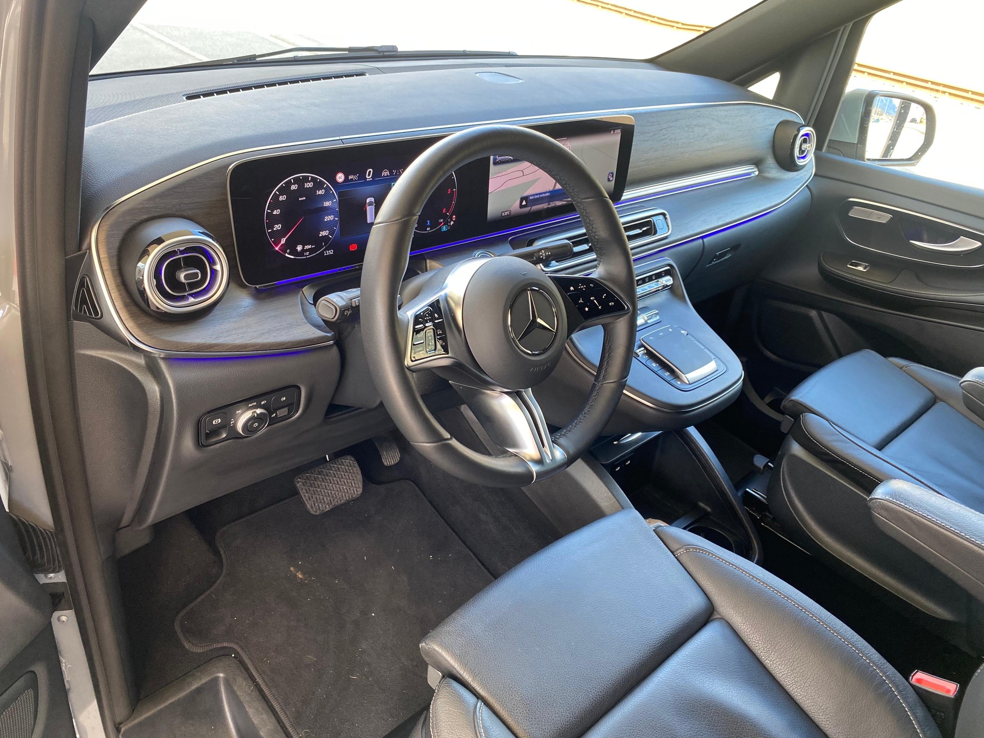 MERCEDES-BENZ V 250 d Avantgarde lang Van 4Matic-image-11