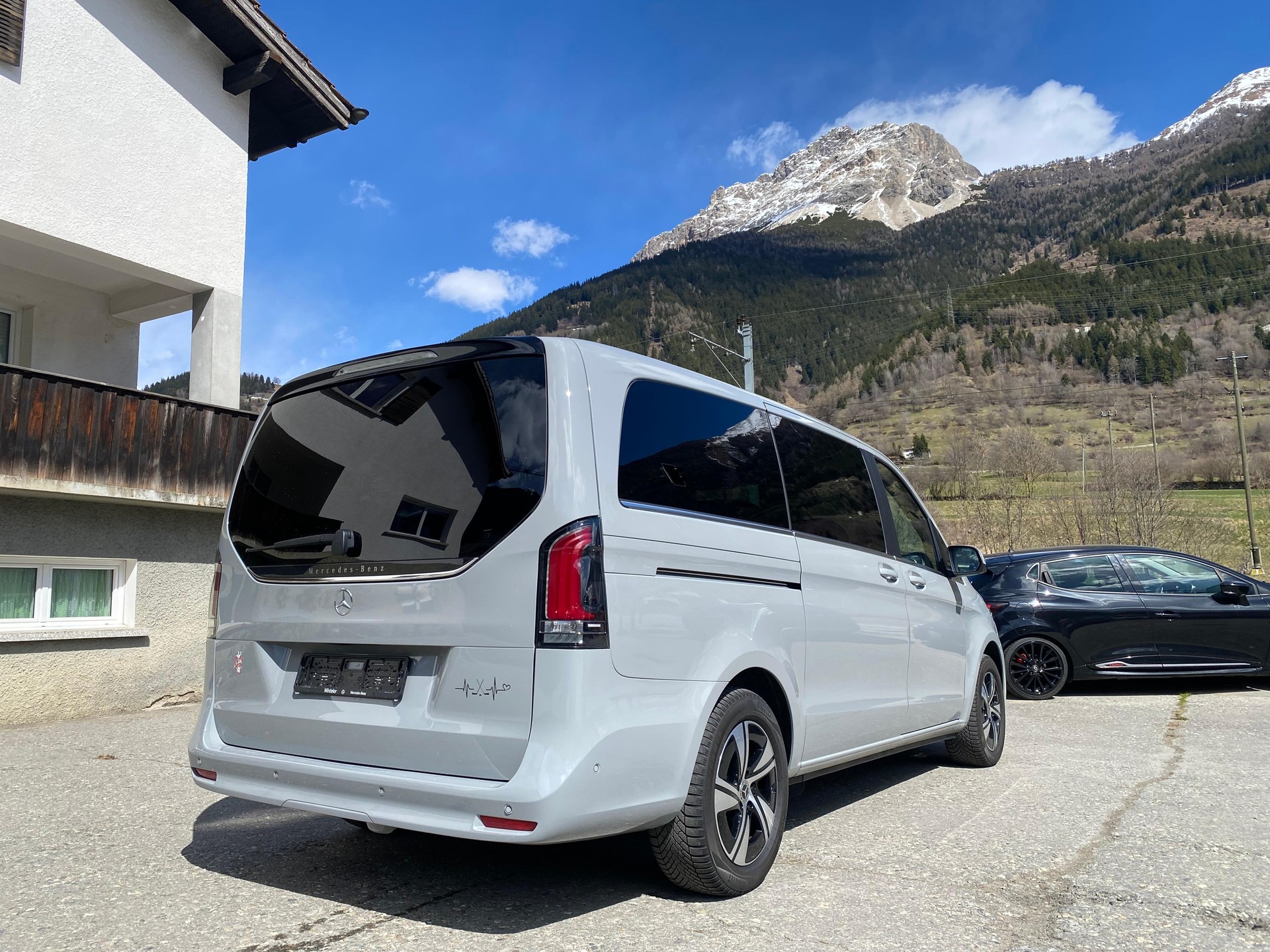 MERCEDES-BENZ V 250 d Avantgarde lang Van 4Matic-image-4
