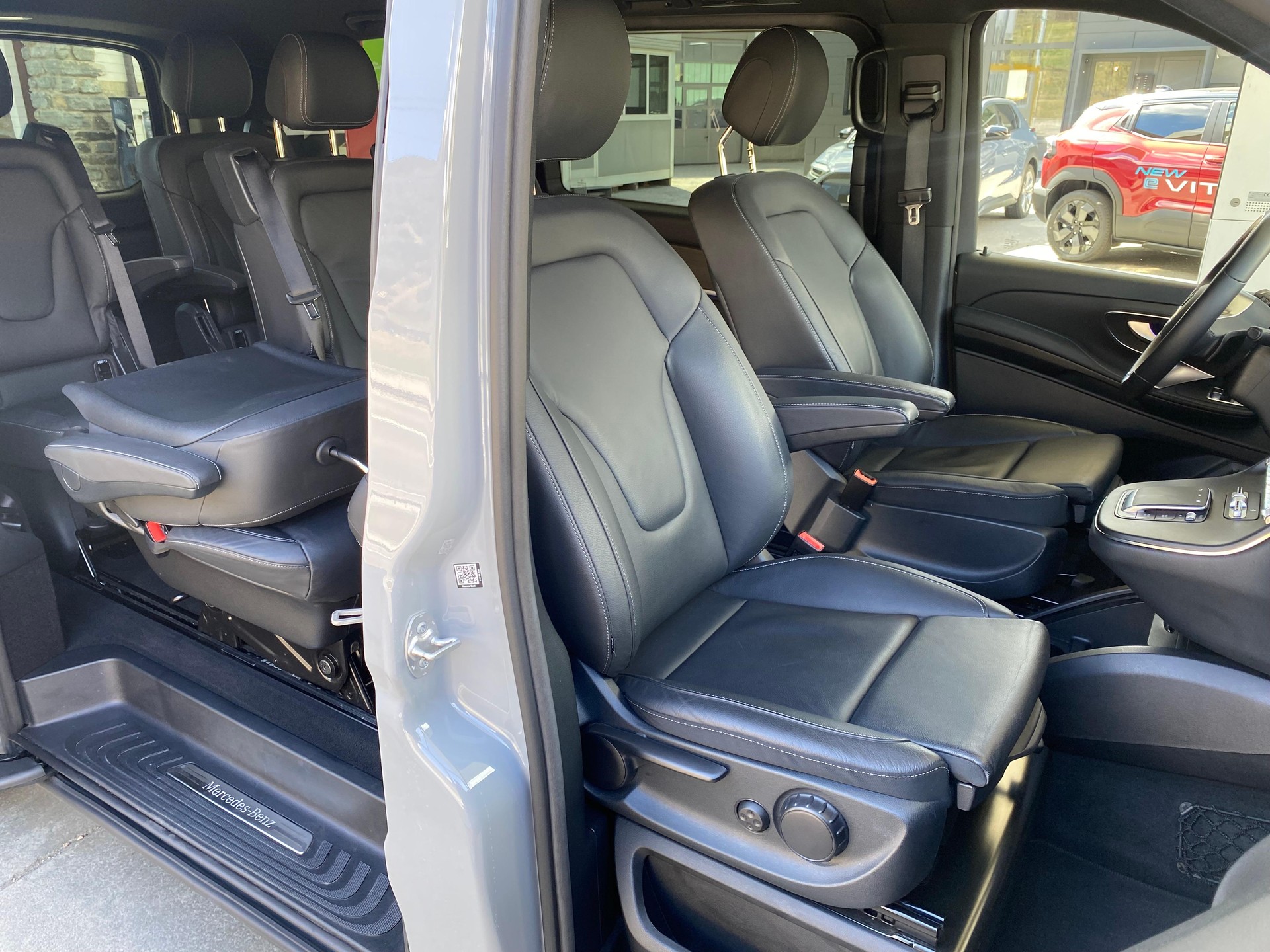 MERCEDES-BENZ V 250 d Avantgarde lang Van 4Matic-image-5
