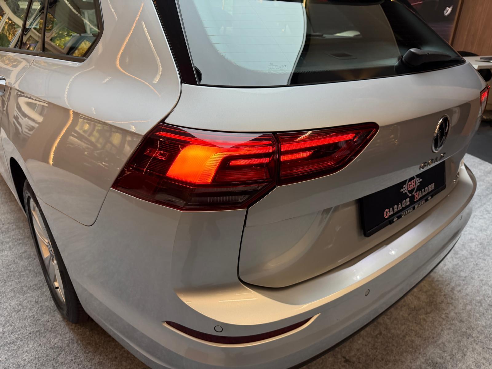 VW Golf VIII Variant 1.0 eTSI Life DSG-image-10