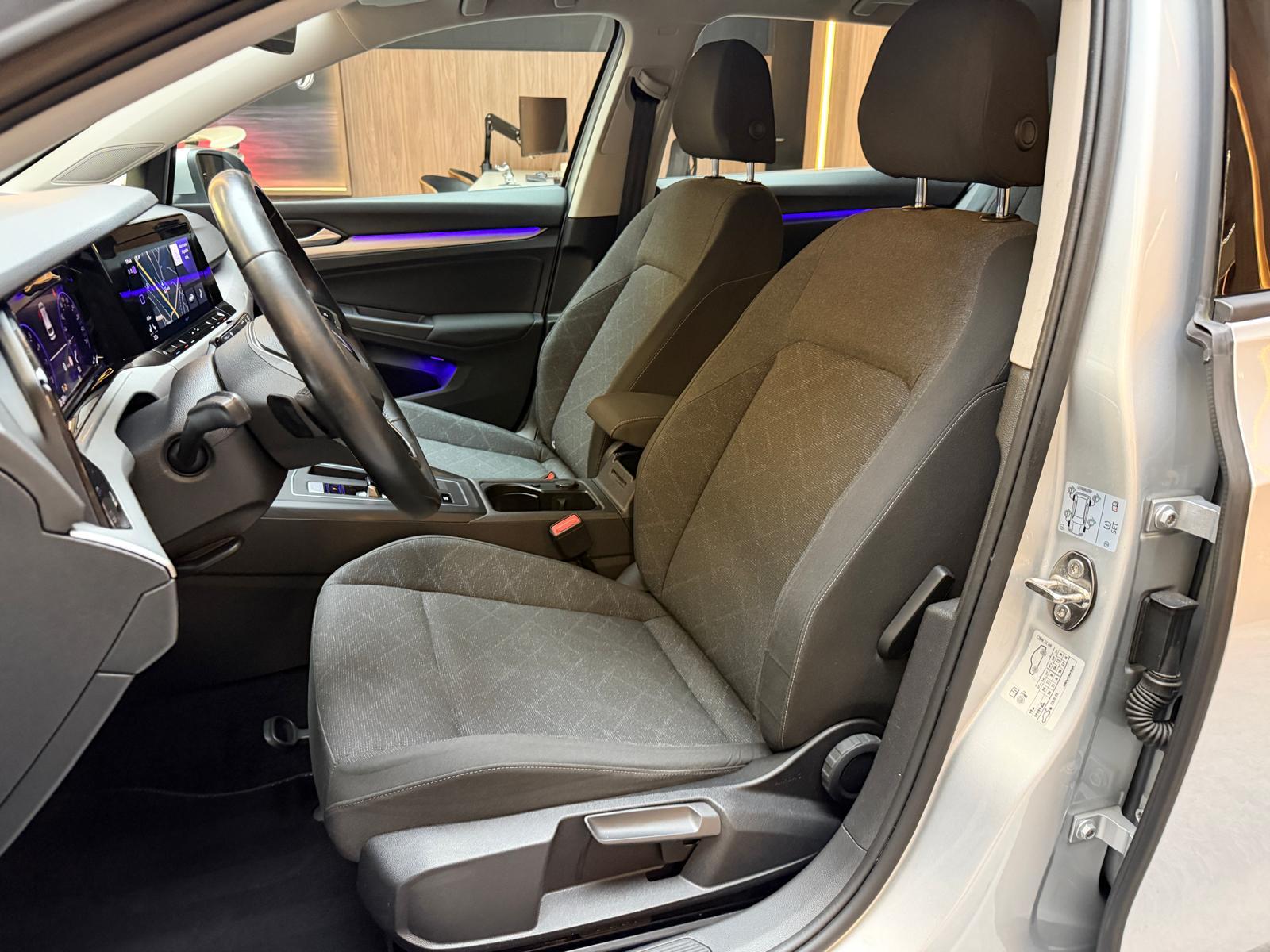 VW Golf VIII Variant 1.0 eTSI Life DSG-image-13