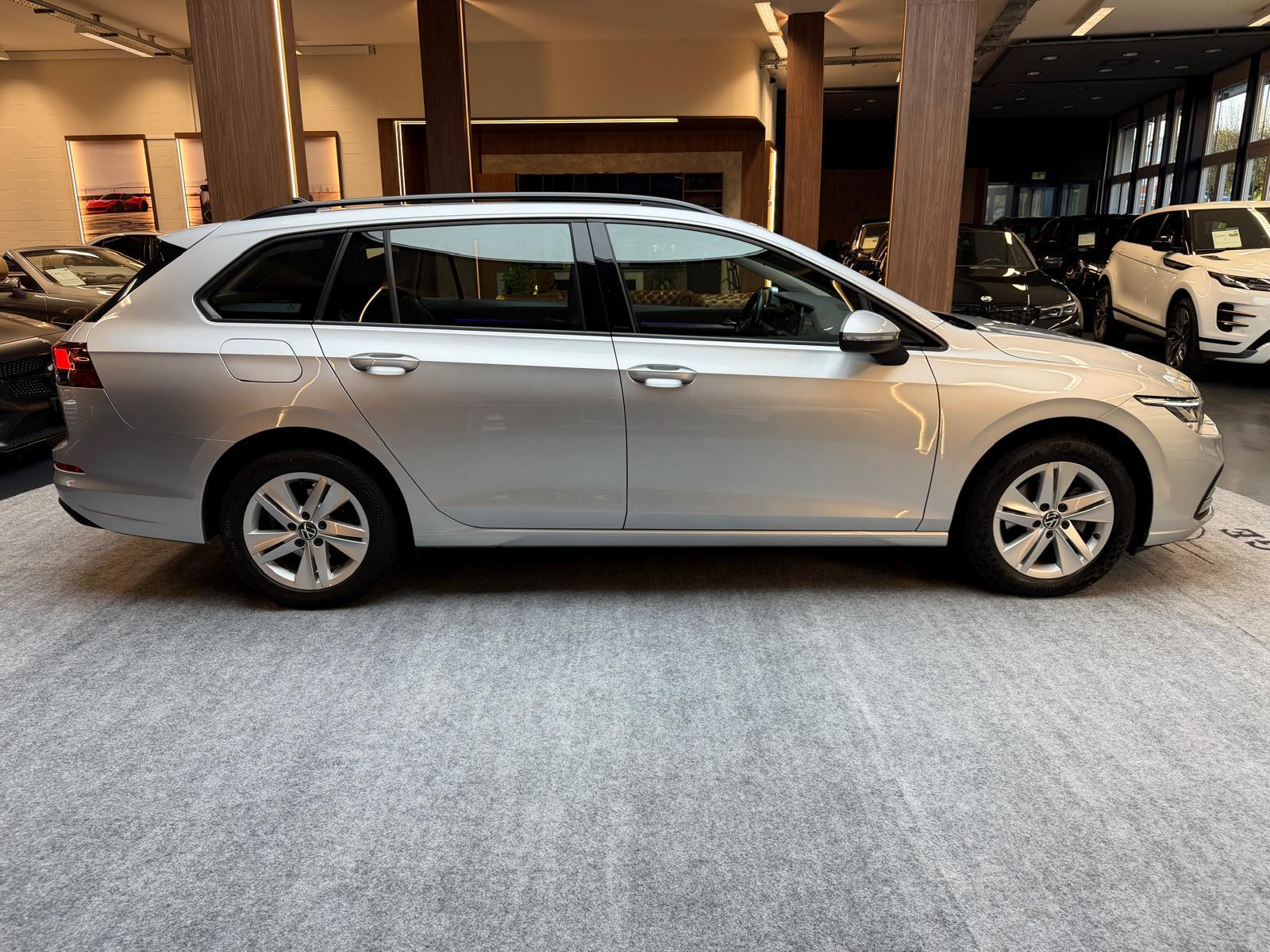 VW Golf VIII Variant 1.0 eTSI Life DSG-image-7
