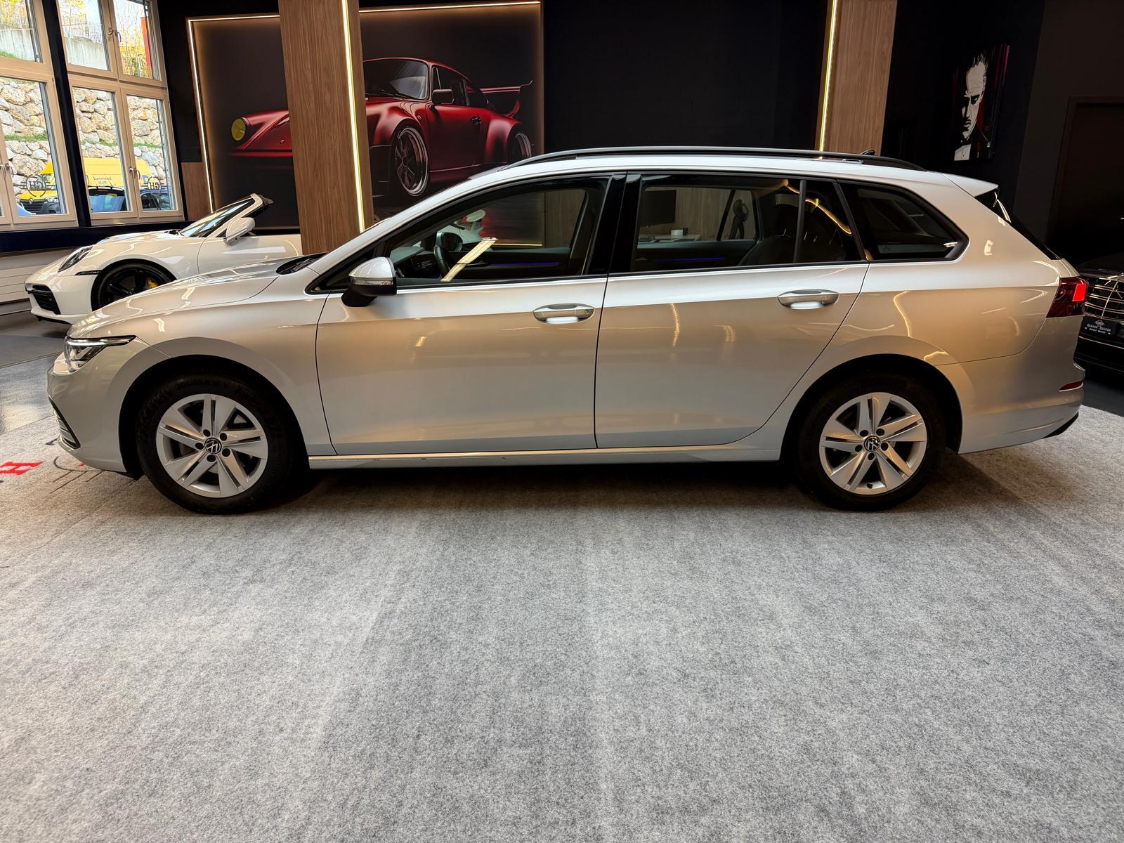 VW Golf VIII Variant 1.0 eTSI Life DSG-image-3