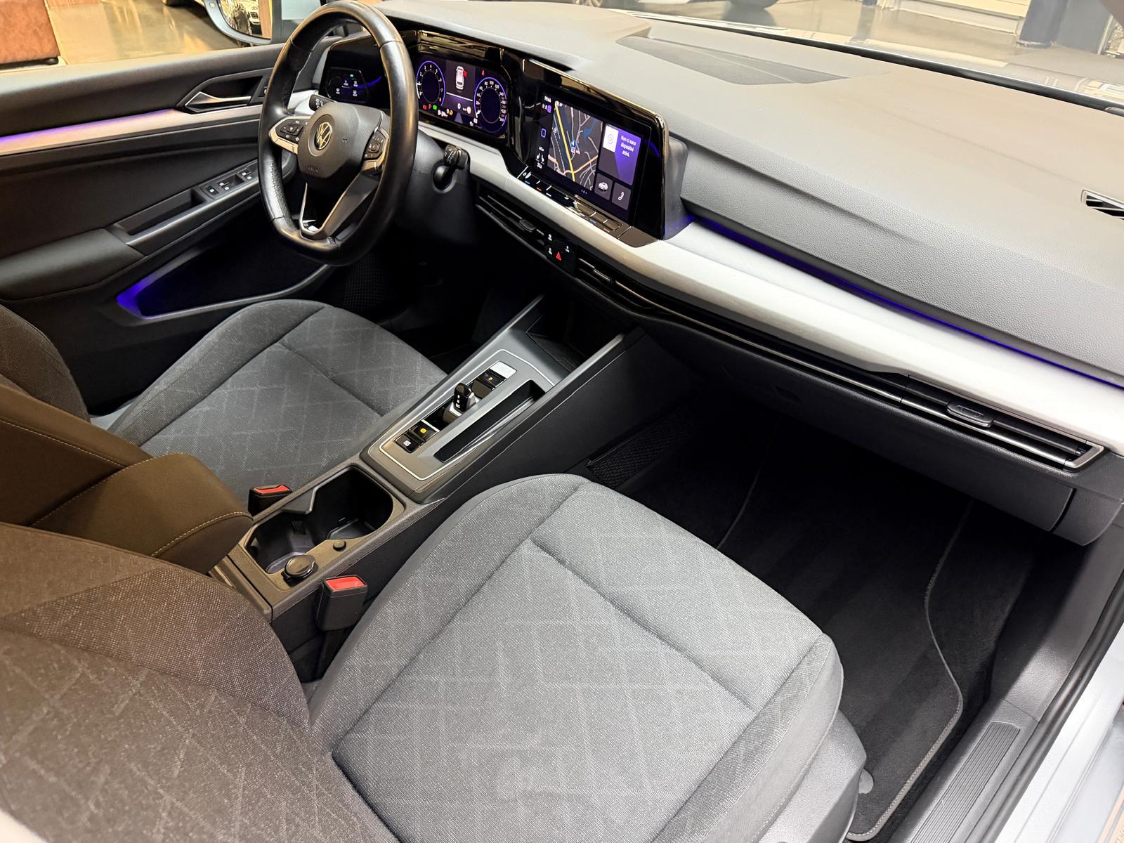 VW Golf VIII Variant 1.0 eTSI Life DSG-image-14
