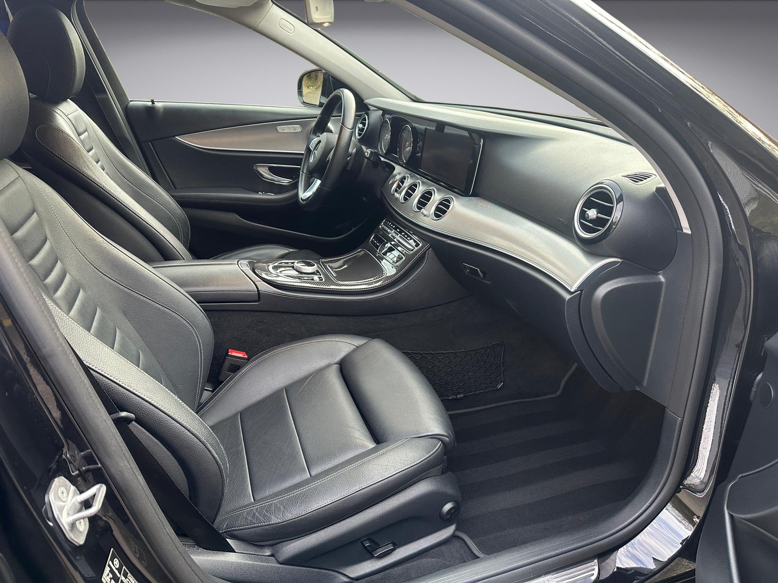 MERCEDES-BENZ E 220 d Avantgarde 9G-Tronic-image-14