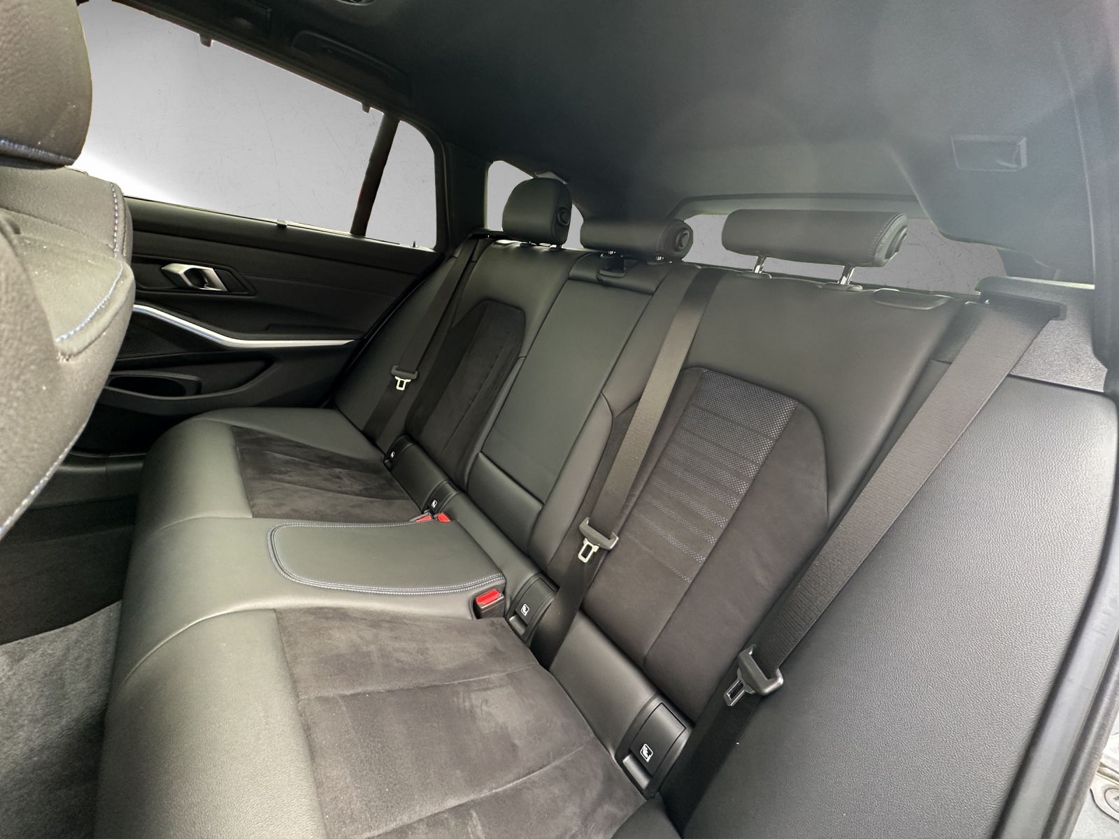 BMW 320d 48V Steptronic M Sport-image-11