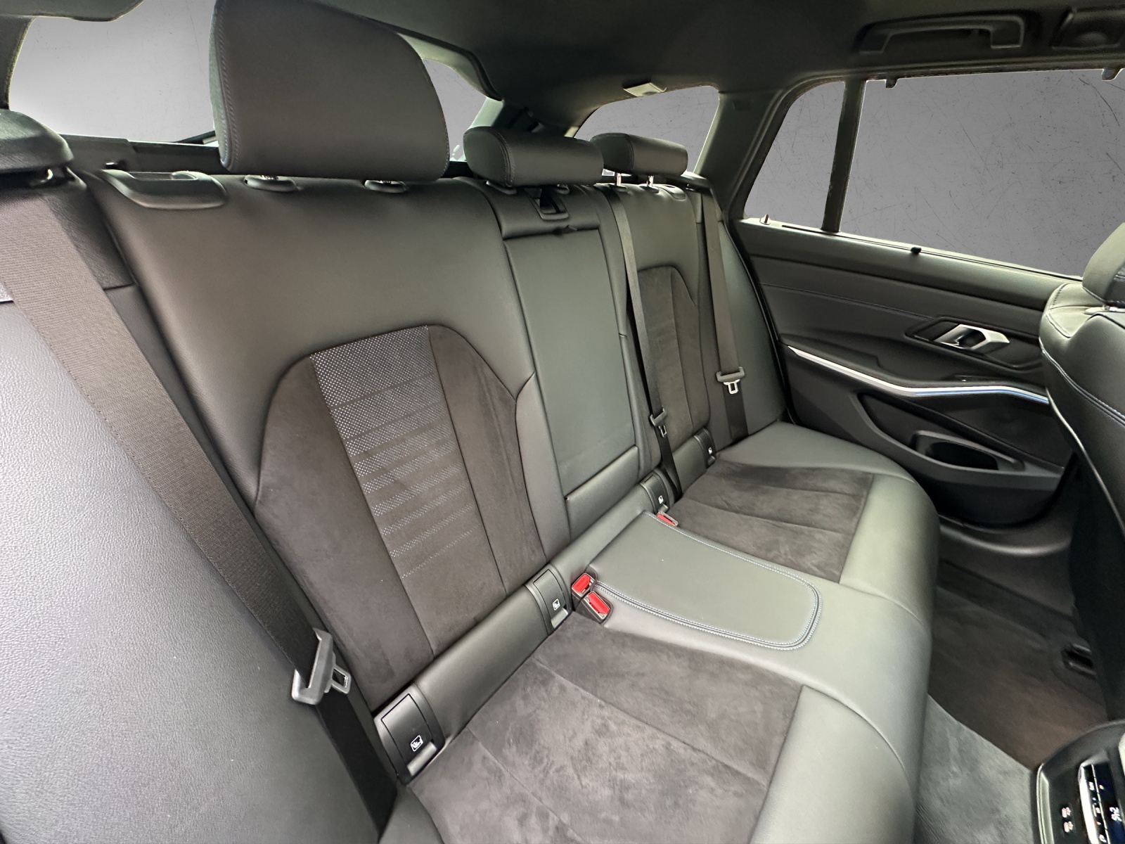 BMW 320d 48V Steptronic M Sport-image-12