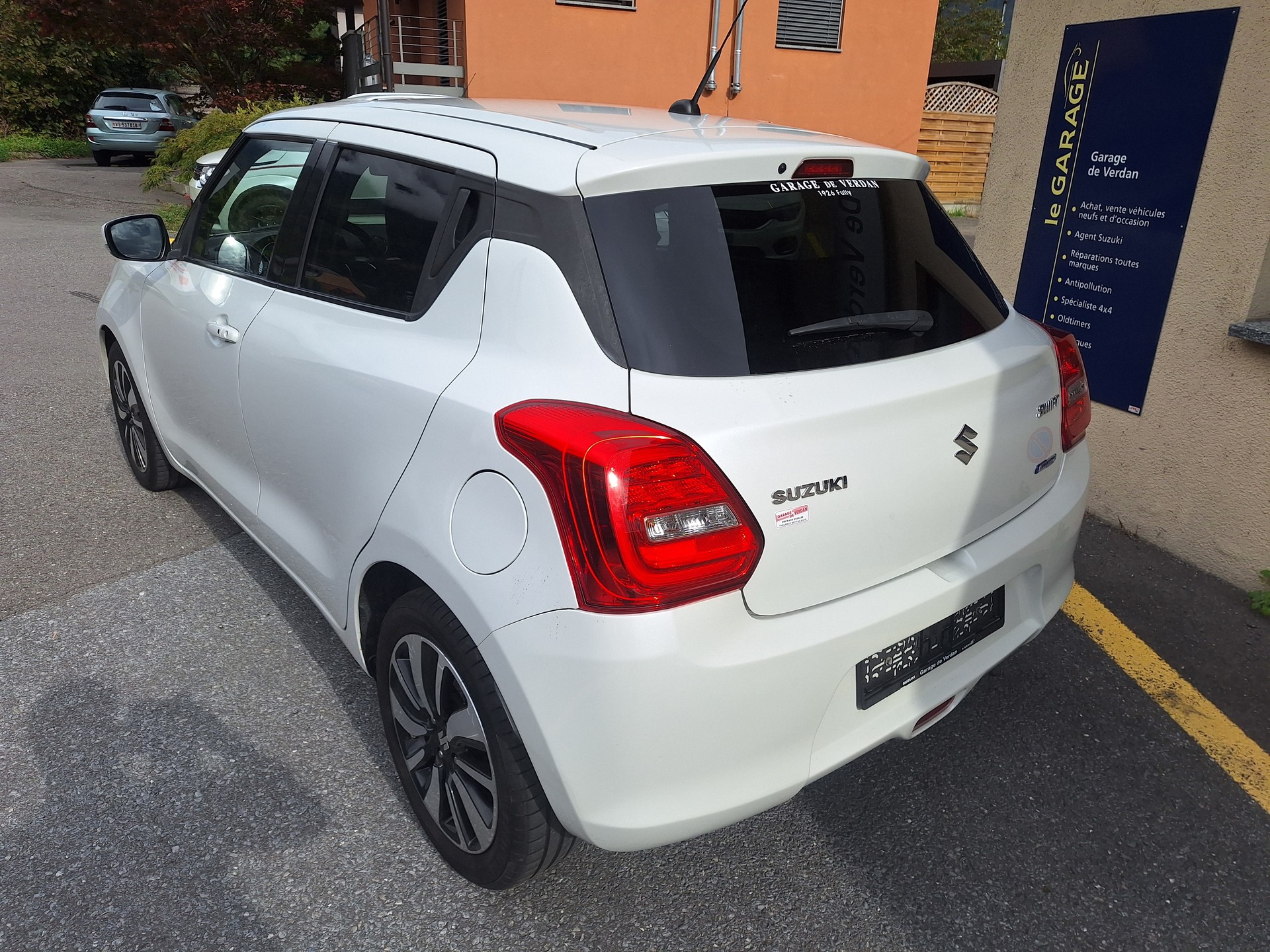 SUZUKI Swift 1.0 12V SHVS Compact Top Hybrid-image-3