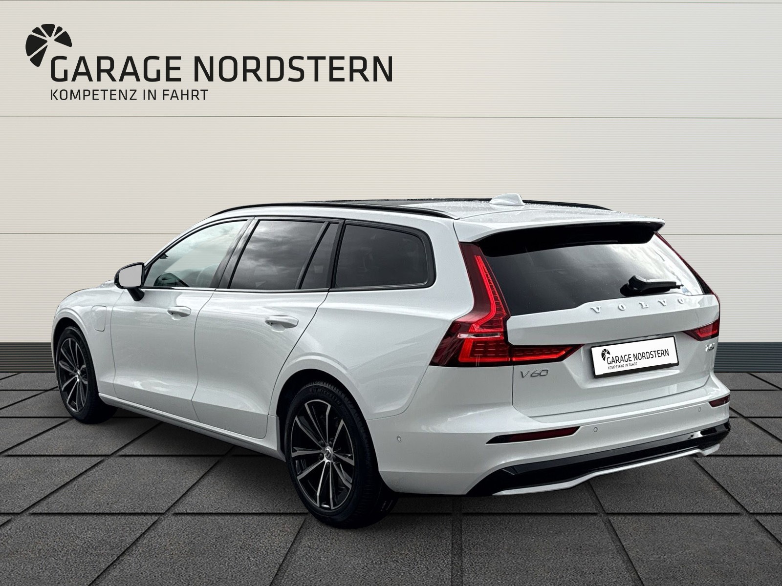 VOLVO V60 2.0 T6 TE Ultra Dark eAWD-image-2