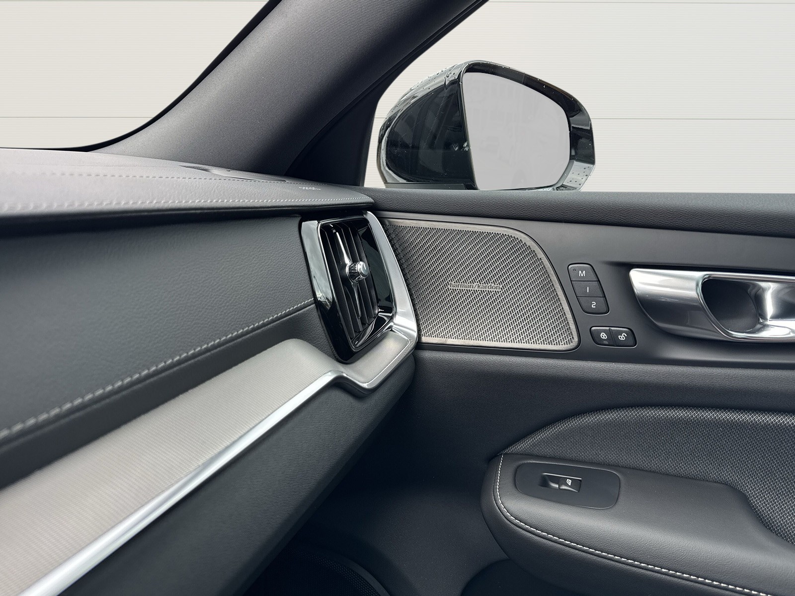 VOLVO V60 2.0 T6 TE Ultra Dark eAWD-image-16