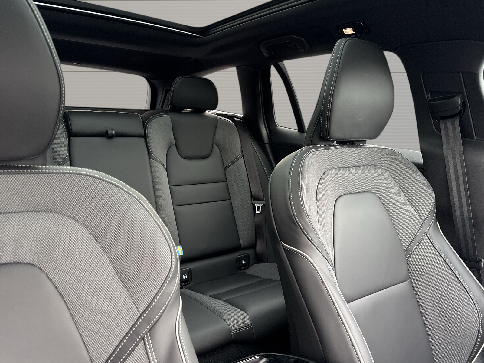 VOLVO V60 2.0 T6 TE Ultra Dark eAWD-image-8
