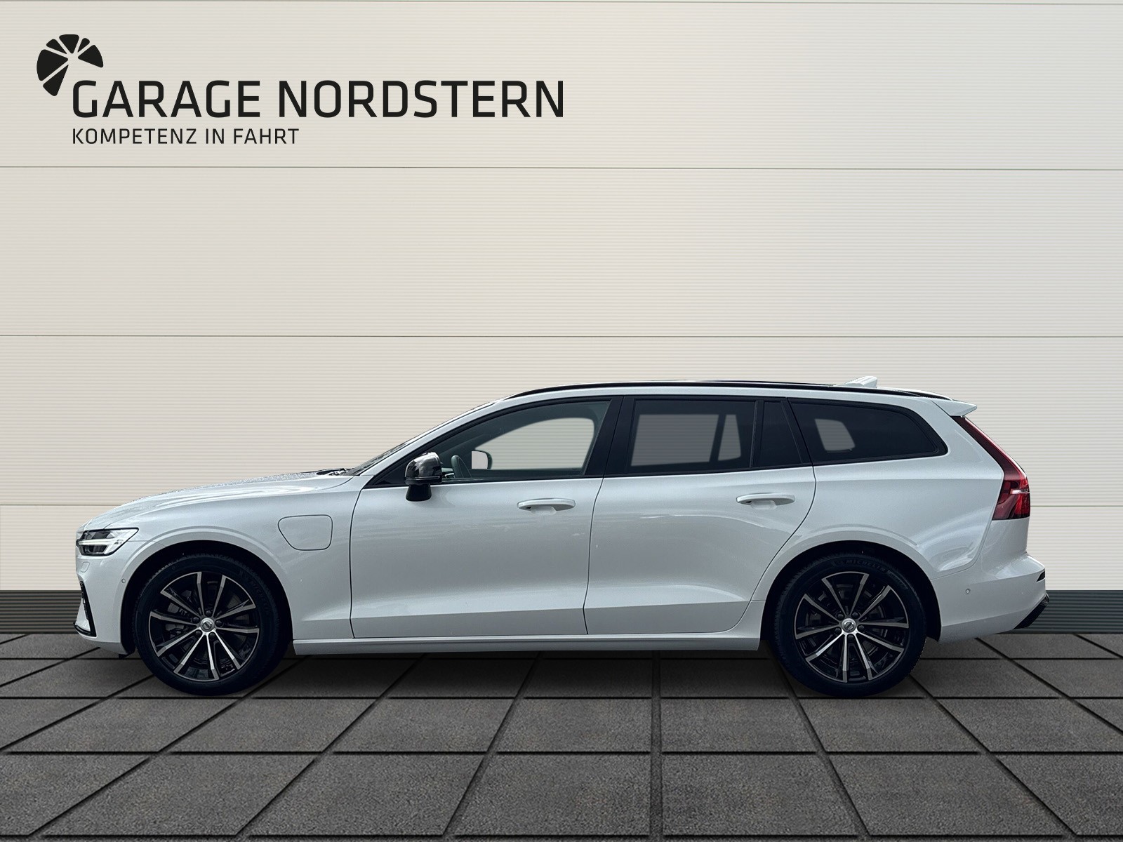 VOLVO V60 2.0 T6 TE Ultra Dark eAWD-image-1