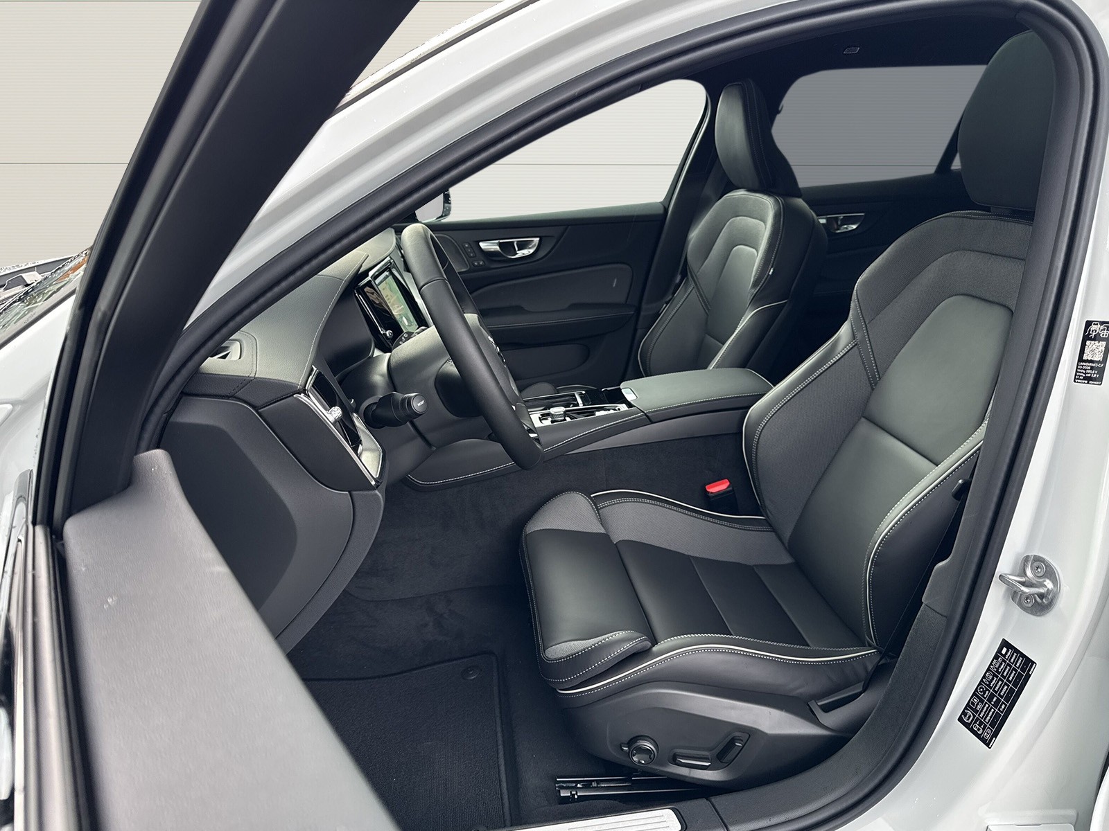 VOLVO V60 2.0 T6 TE Ultra Dark eAWD-image-7