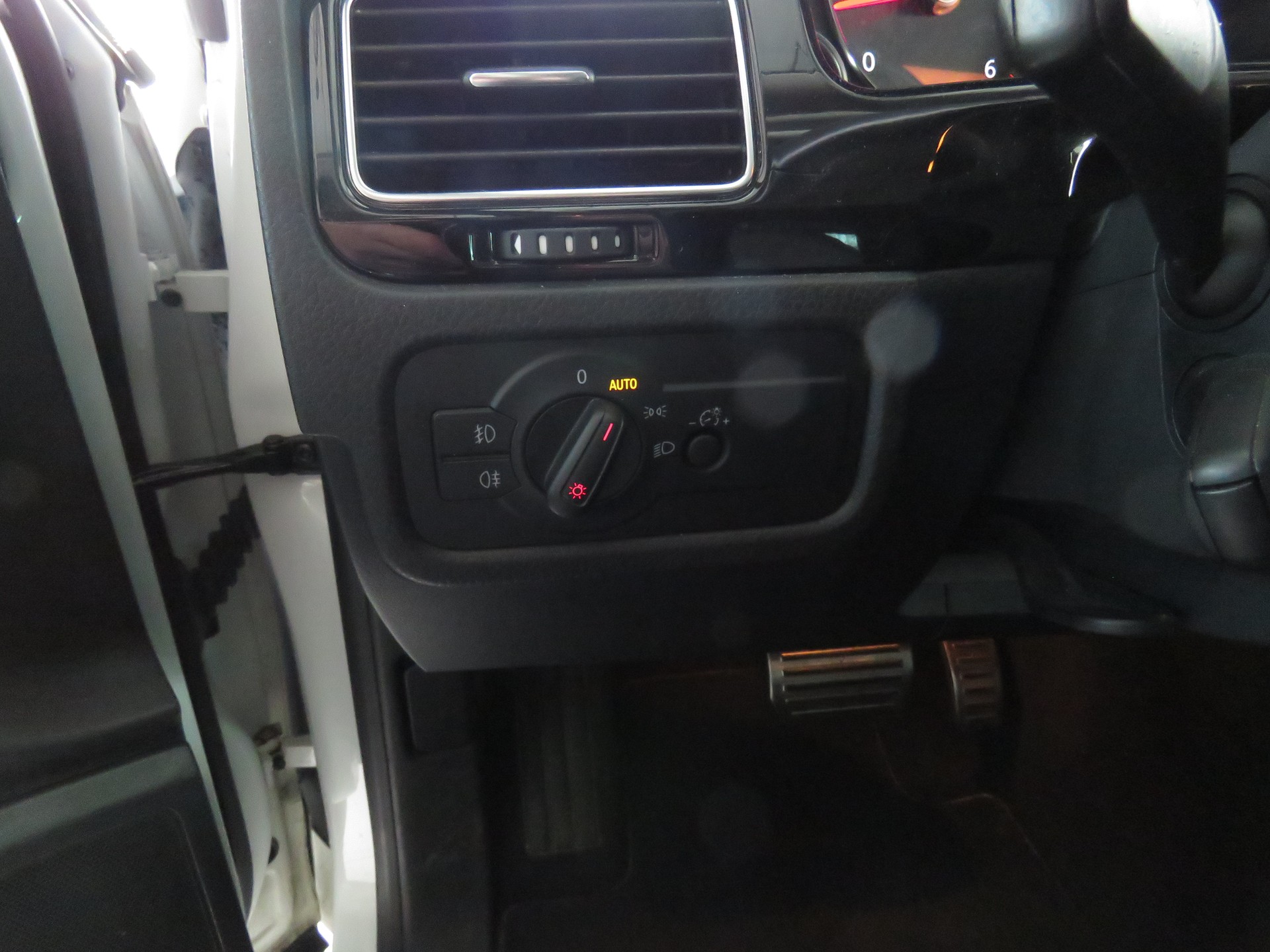 VW Touareg 3.0 TDI BMT Edition X Tiptronic (Automat)-image-10